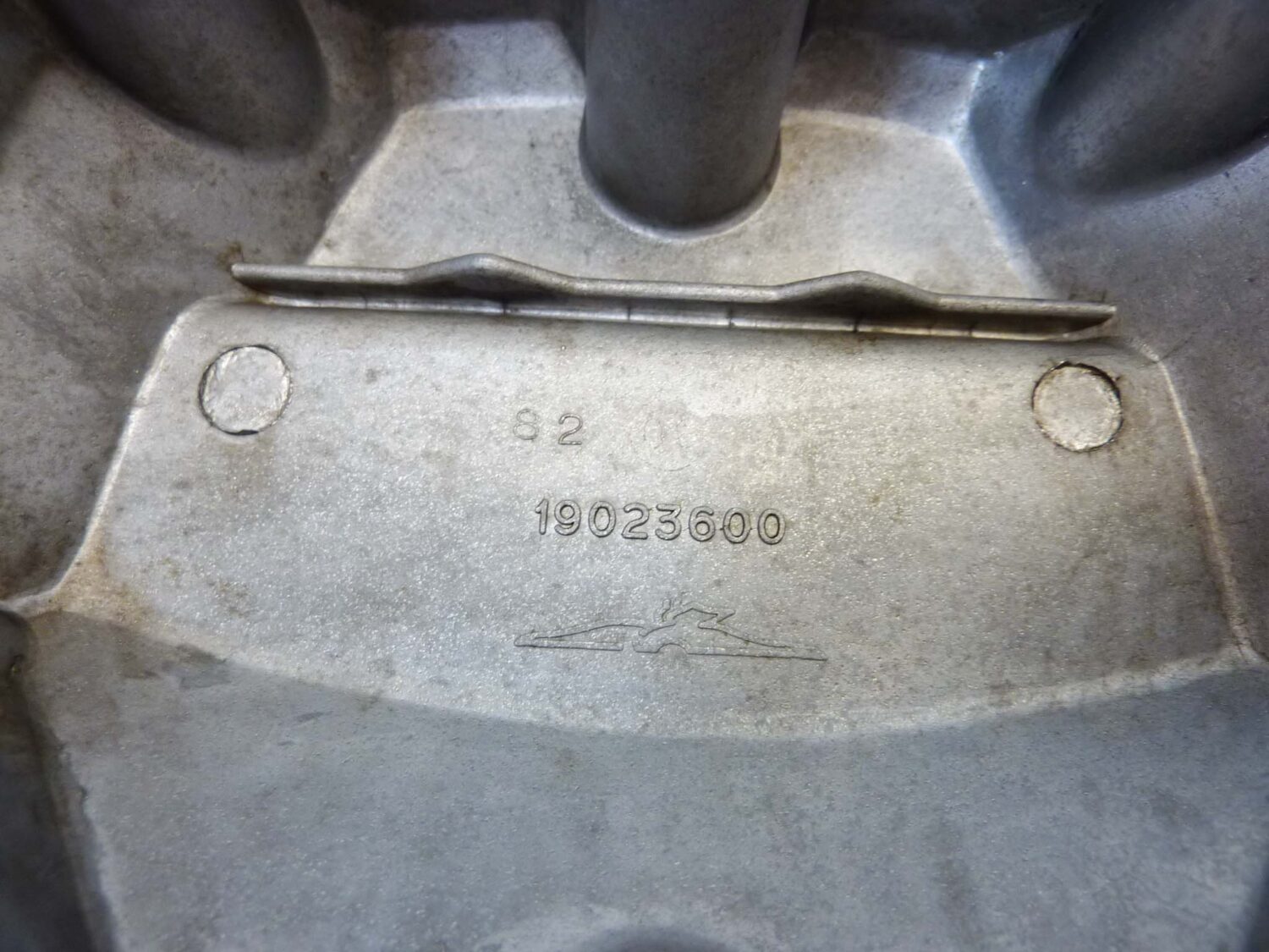 Coppia coperchi punterie Guzzi V35 V50 V65 2V serie piccola coperchio valvole testata 19023600 - immagine 11