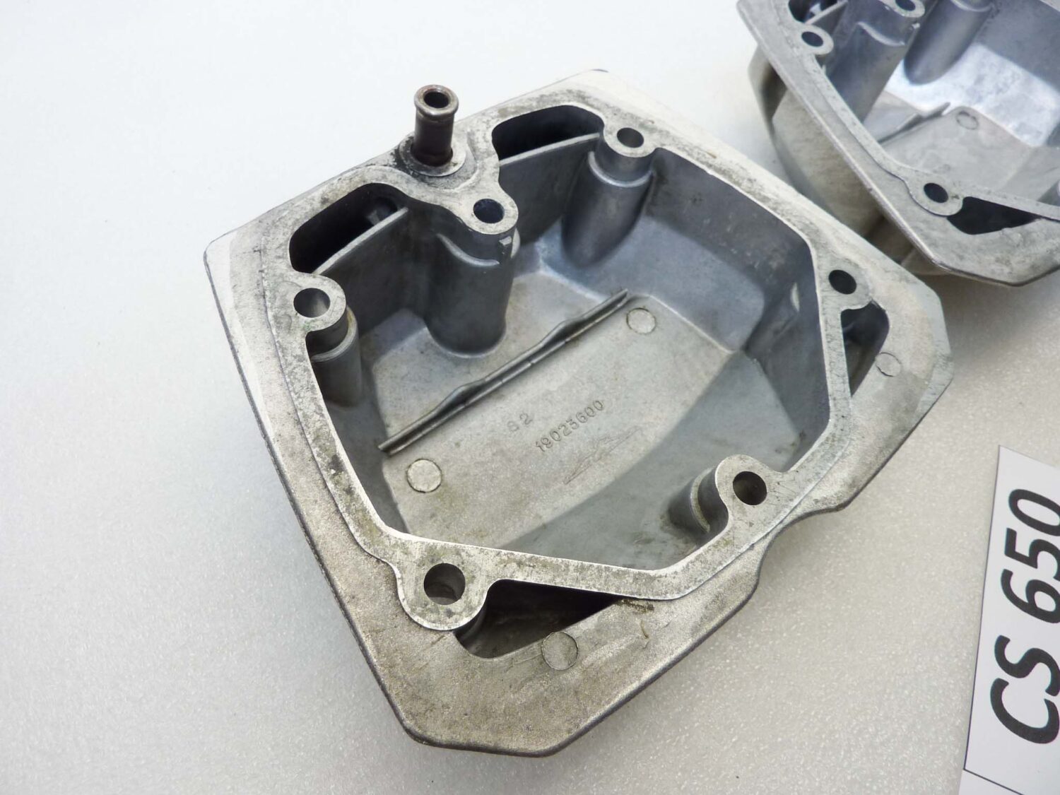 Coppia coperchi punterie Guzzi V35 V50 V65 2V serie piccola coperchio valvole testata 19023600 - immagine 13
