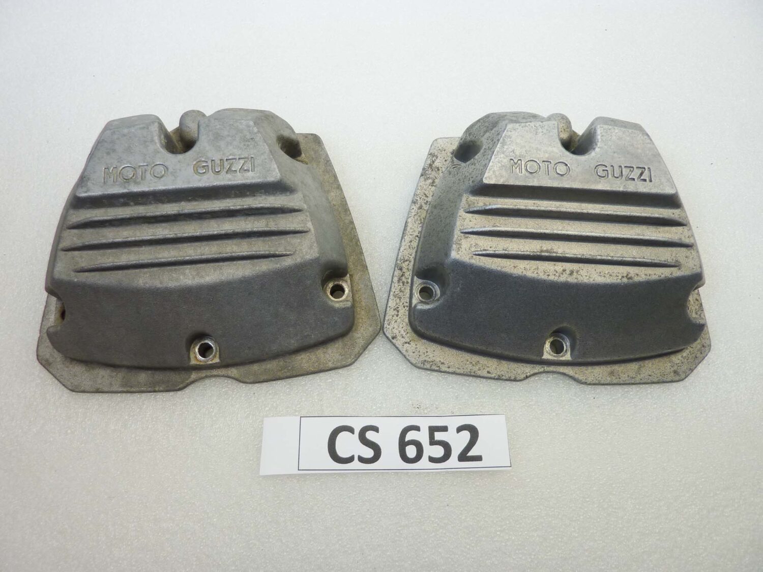 Coppia coperchi punterie Guzzi V35 V50 V65 2V serie piccola coperchio valvole testata 19023600