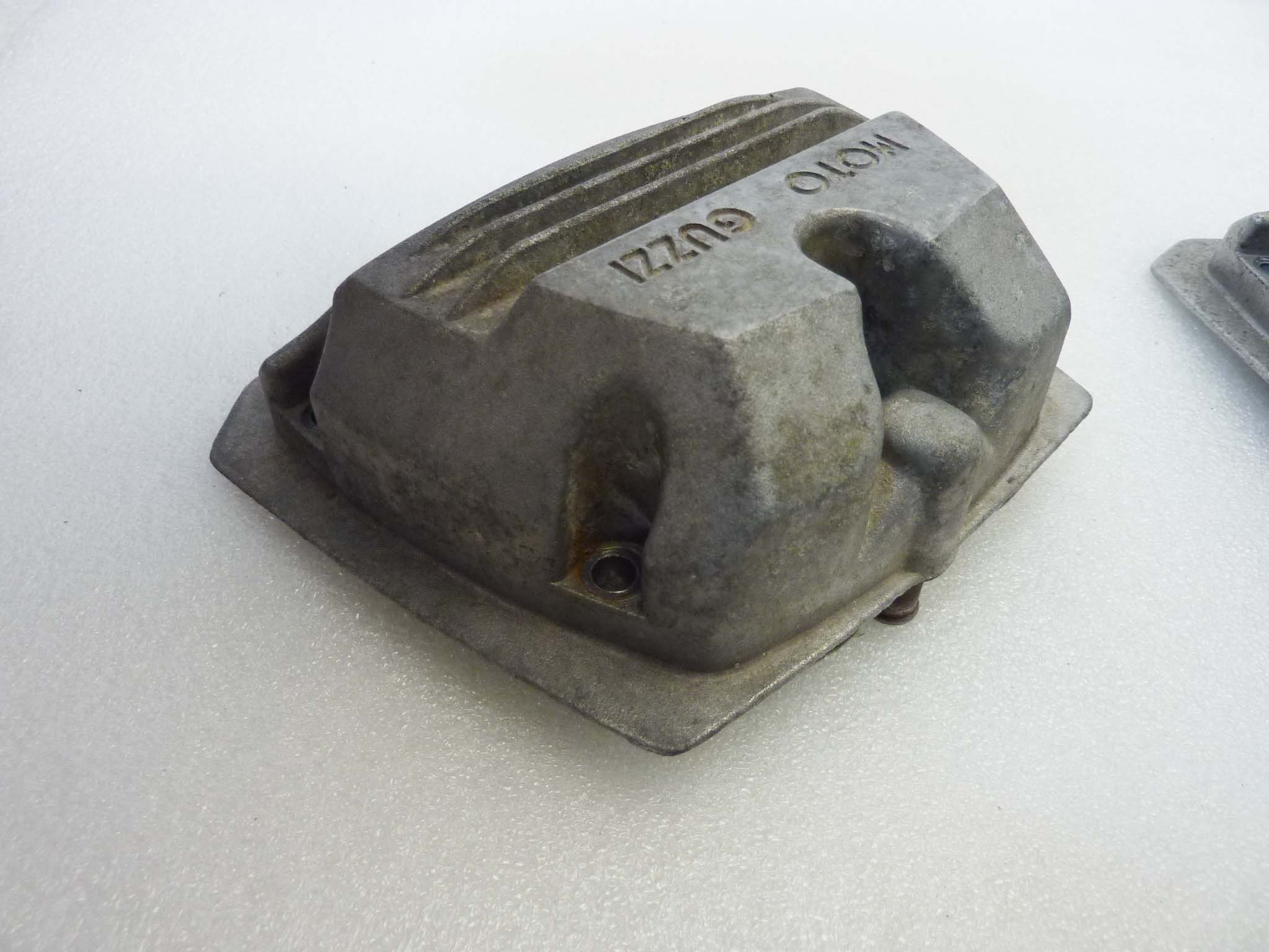 Coppia coperchi punterie Guzzi V35 V50 V65 2V serie piccola coperchio valvole testata 19023600 - immagine 8