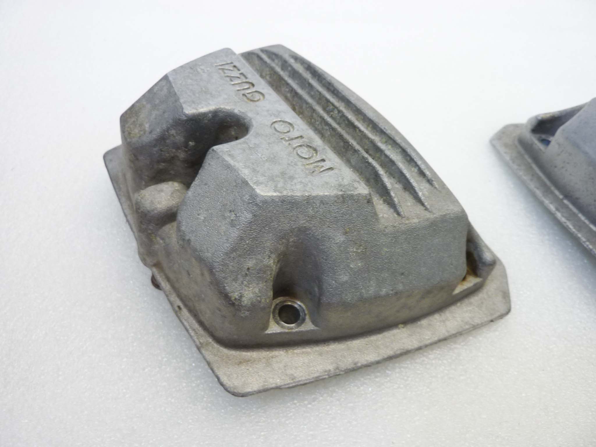 Coppia coperchi punterie Guzzi V35 V50 V65 2V serie piccola coperchio valvole testata 19023600 - immagine 9