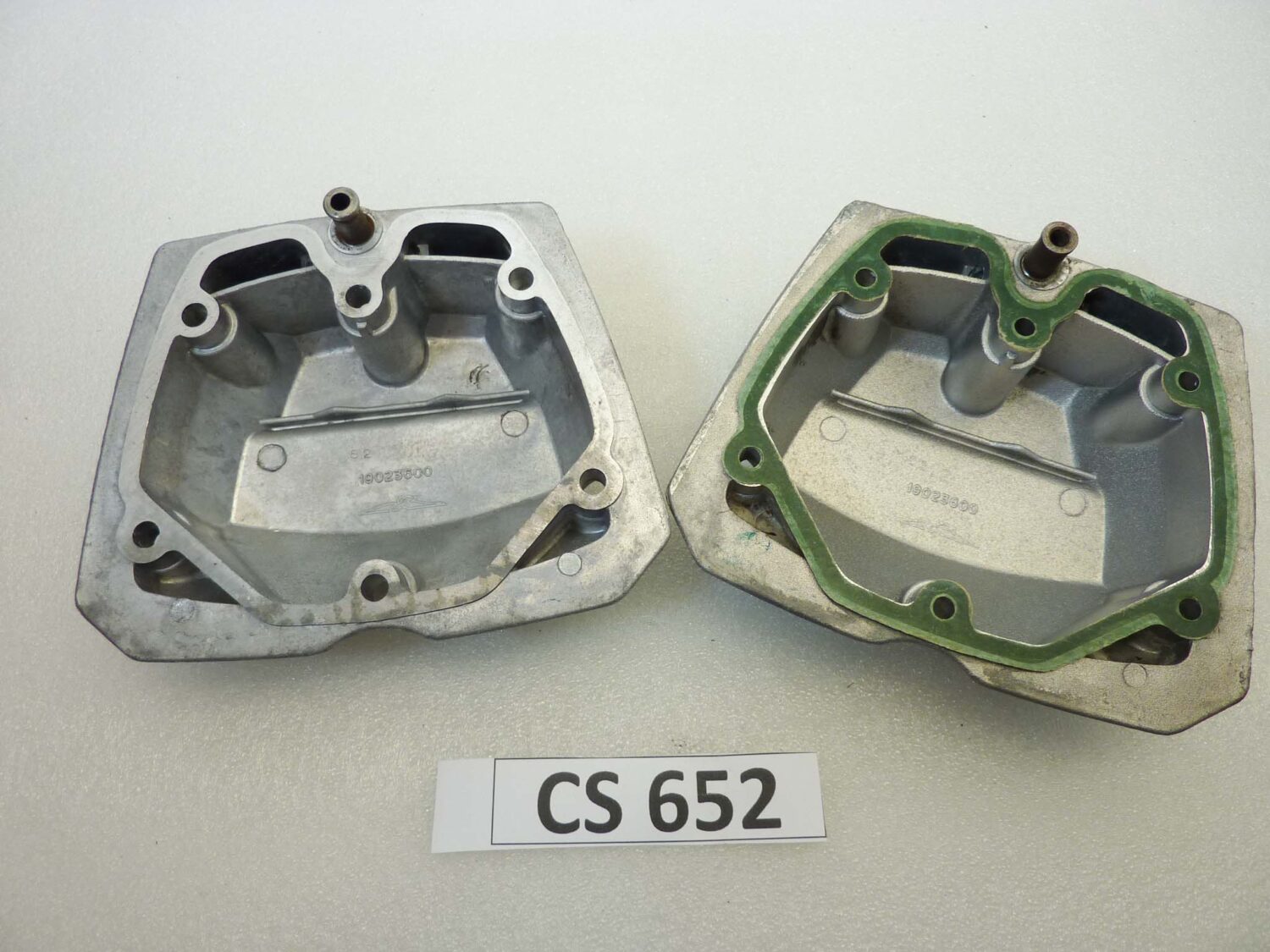 Coppia coperchi punterie Guzzi V35 V50 V65 2V serie piccola coperchio valvole testata 19023600 - immagine 10
