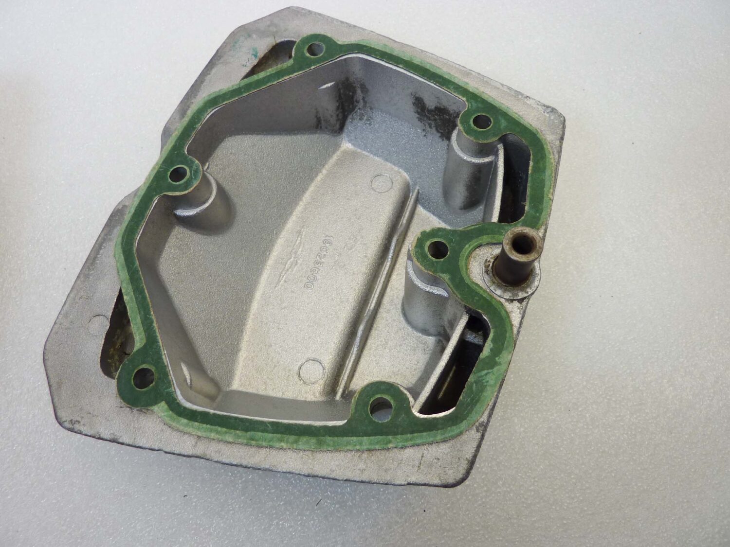 Coppia coperchi punterie Guzzi V35 V50 V65 2V serie piccola coperchio valvole testata 19023600 - immagine 11