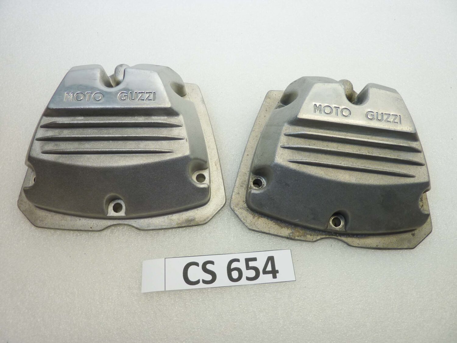 Coppia coperchi punterie Guzzi V35 V50 V65 2V serie piccola coperchio valvole testata 19023600