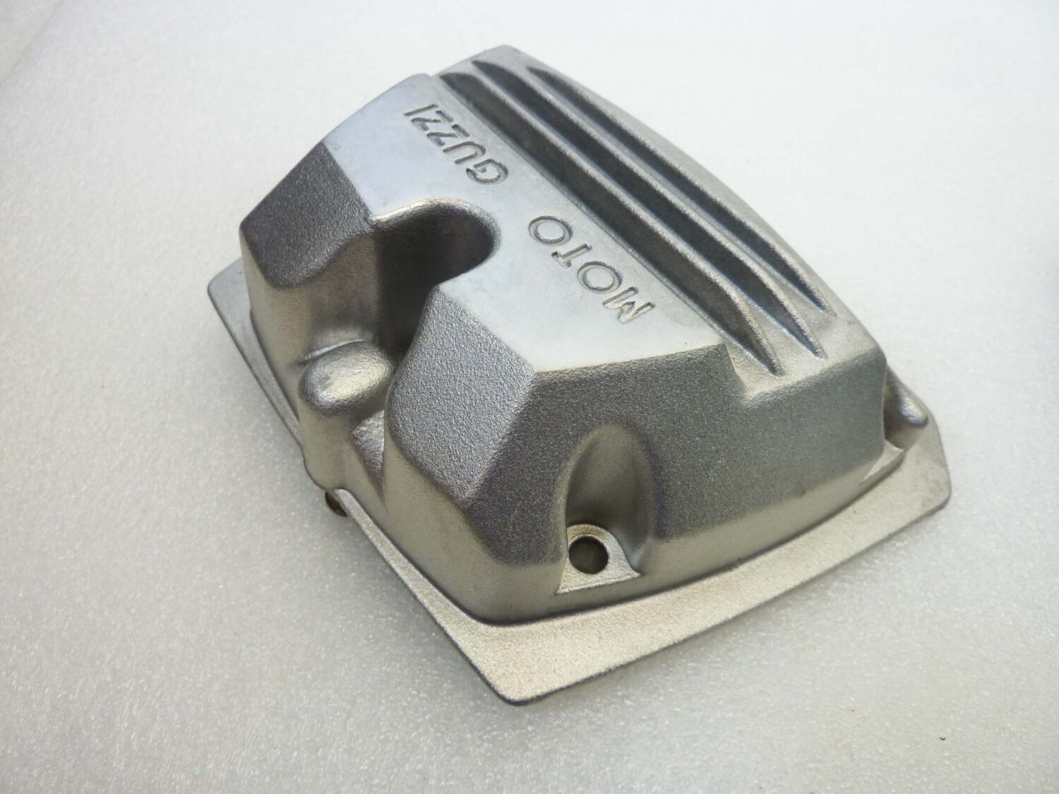 Coppia coperchi punterie Guzzi V35 V50 V65 2V serie piccola coperchio valvole testata 19023600 - immagine 8