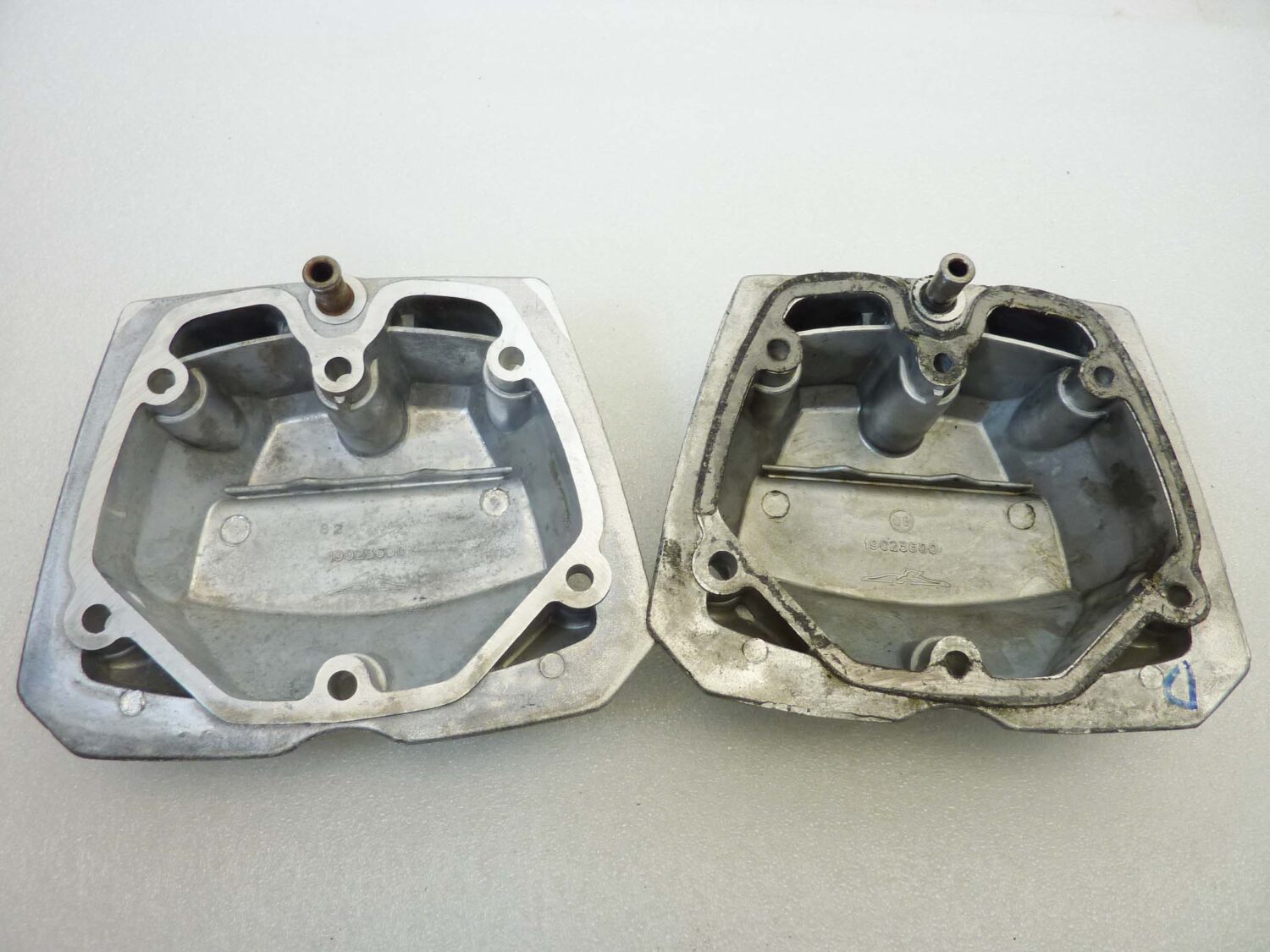 Coppia coperchi punterie Guzzi V35 V50 V65 2V serie piccola coperchio valvole testata 19023600 - immagine 9