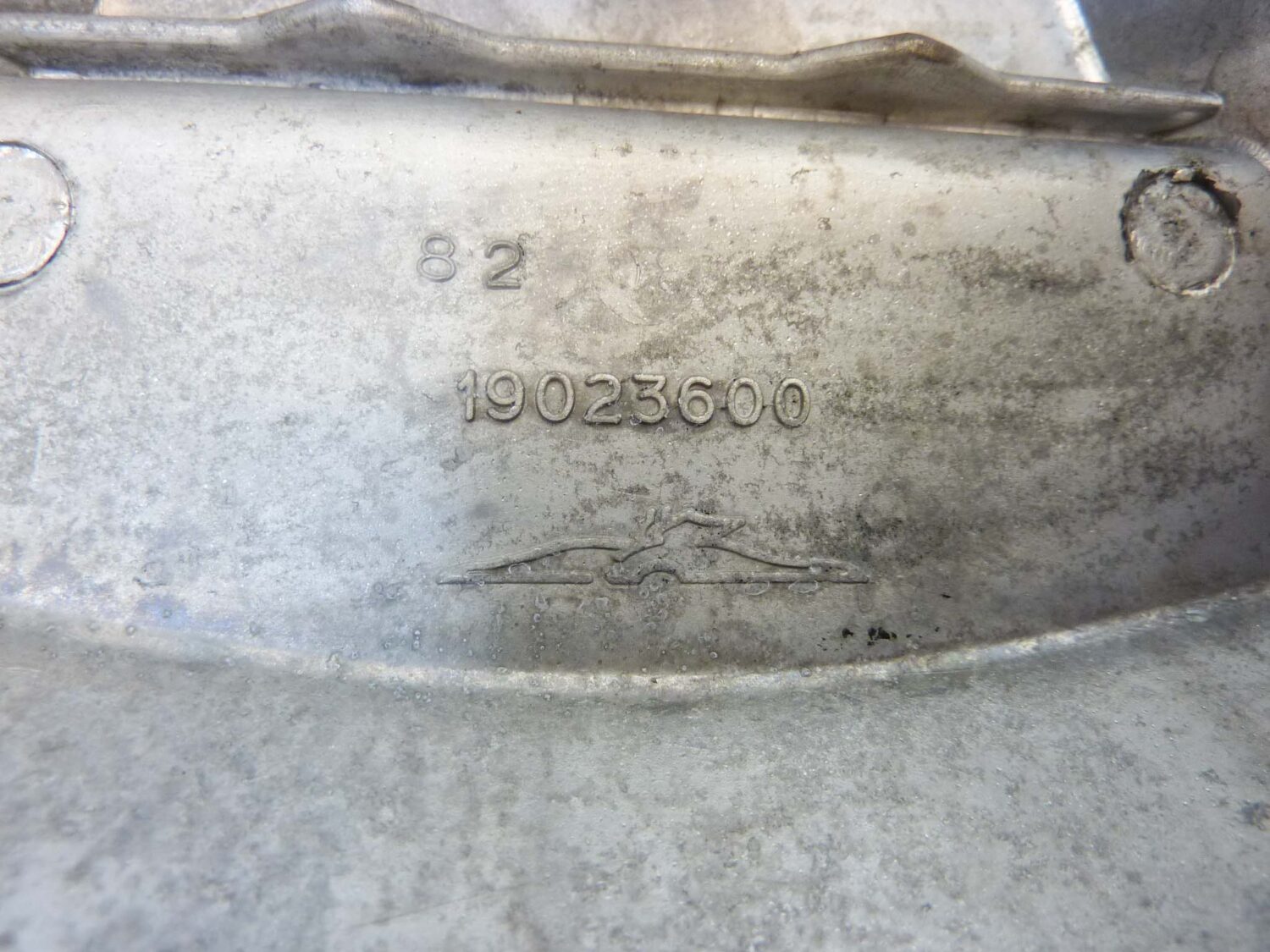 Coppia coperchi punterie Guzzi V35 V50 V65 2V serie piccola coperchio valvole testata 19023600 - immagine 13