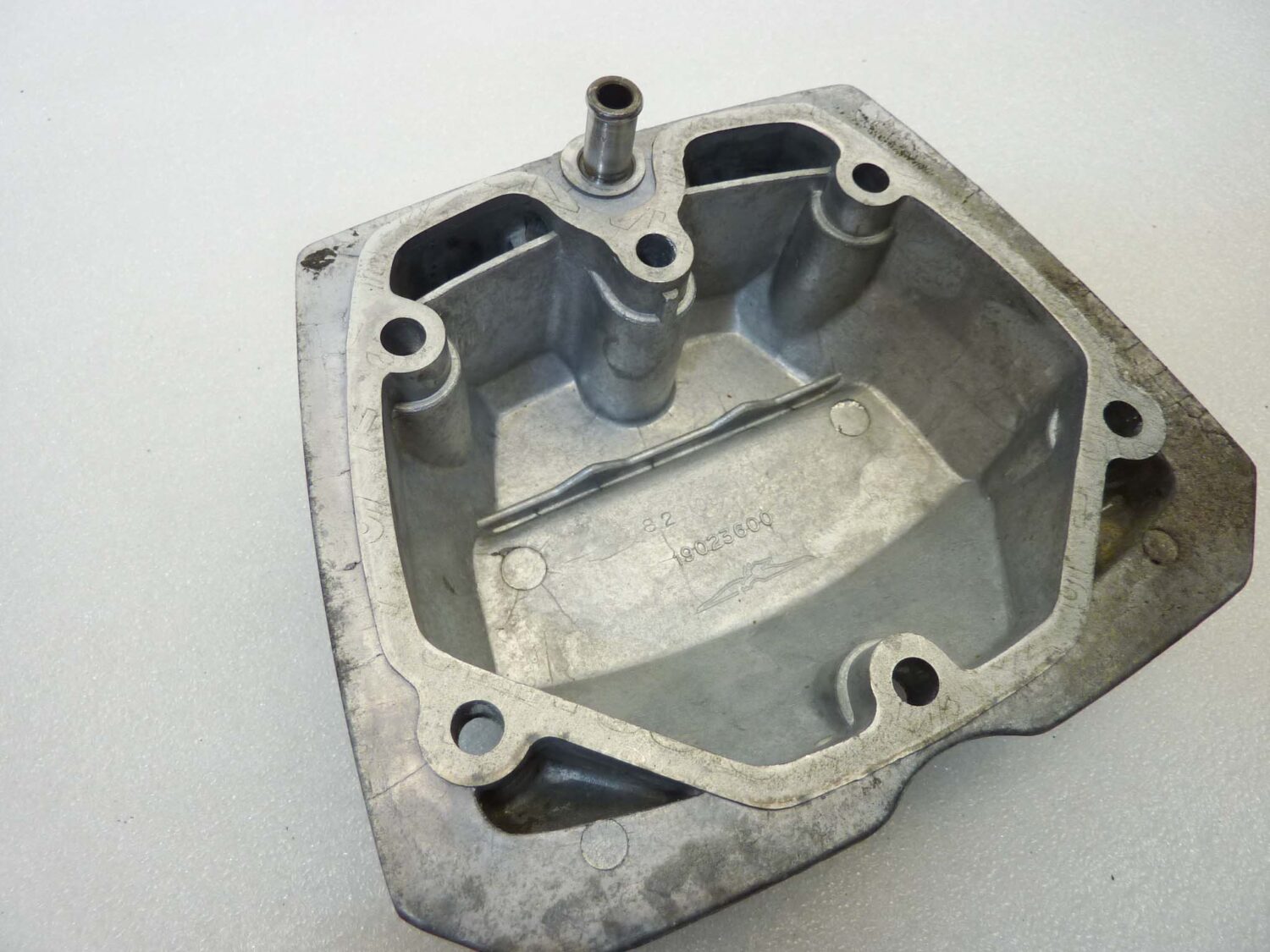 Coperchio punterie Guzzi V35 V50 V65 2V serie piccola coperchio valvole testata 19023600 - immagine 7