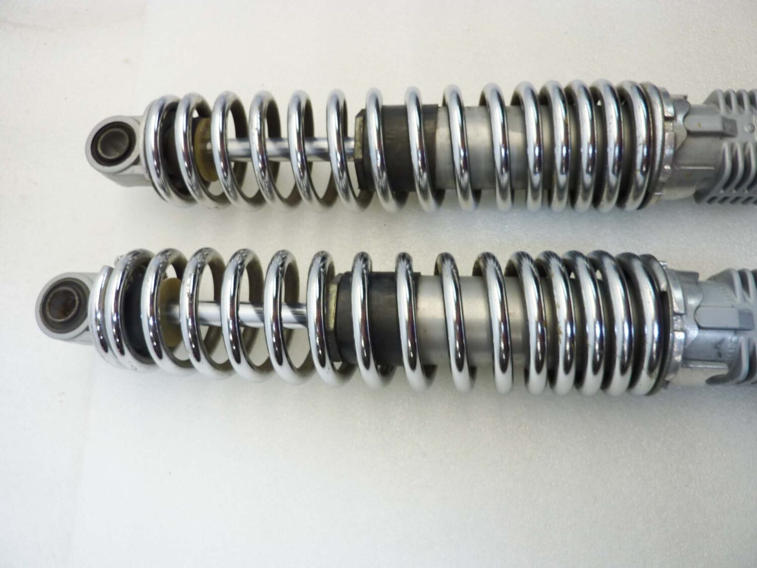 Ammortizzatori posteriori Paioli cromati interasse 33,5 cm diam molla 60 mm - immagine 4