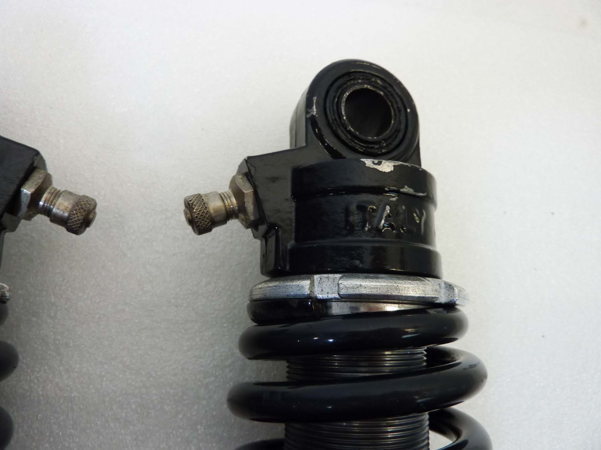 Ammortizzatori posteriori Bitubo Guzzi interasse 33,5 cm diam boccole 14 mm diam molla 65 mm - immagine 5