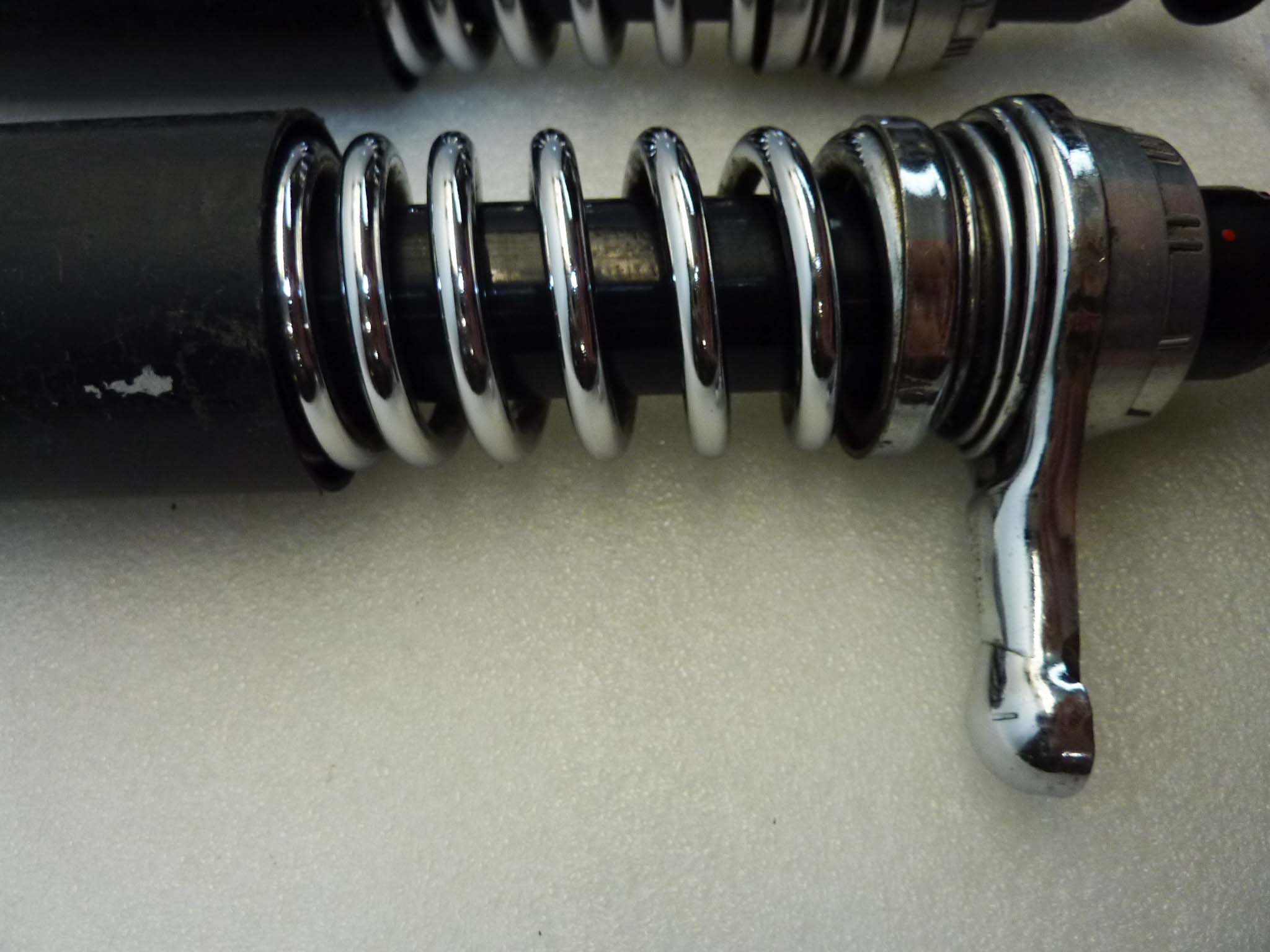 Ammortizzatori posteriori Guzzi 250 TS Sebac regolabili interasse fori 30 cm diam boccole 10 mm diam cappuccio 57 mm diam molla 50 come da foto - immagine 3