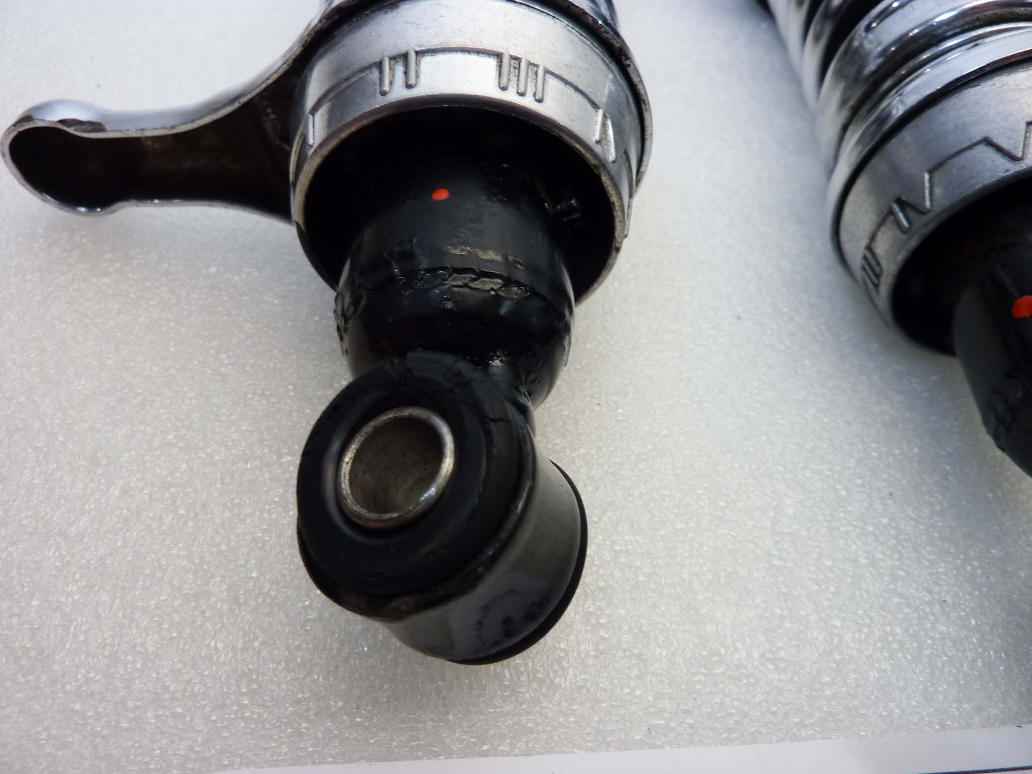 Ammortizzatori posteriori Guzzi 250 TS Sebac regolabili interasse fori 30 cm diam boccole 10 mm diam cappuccio 57 mm diam molla 50 come da foto - immagine 4