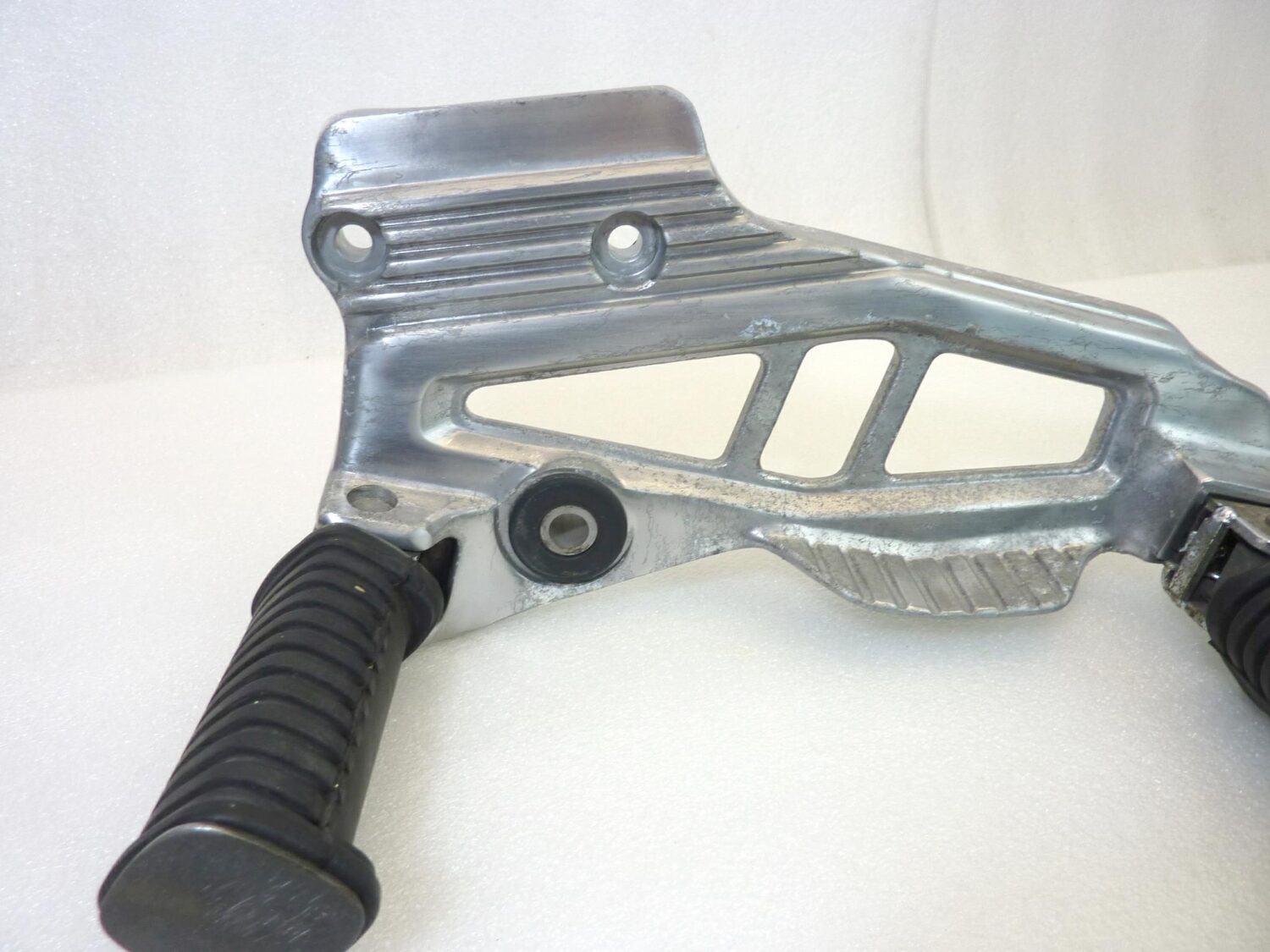 Staffa pedane poggiapiedi destra Yamaha XJ 600 51J 1984-1991 35J01 - immagine 6