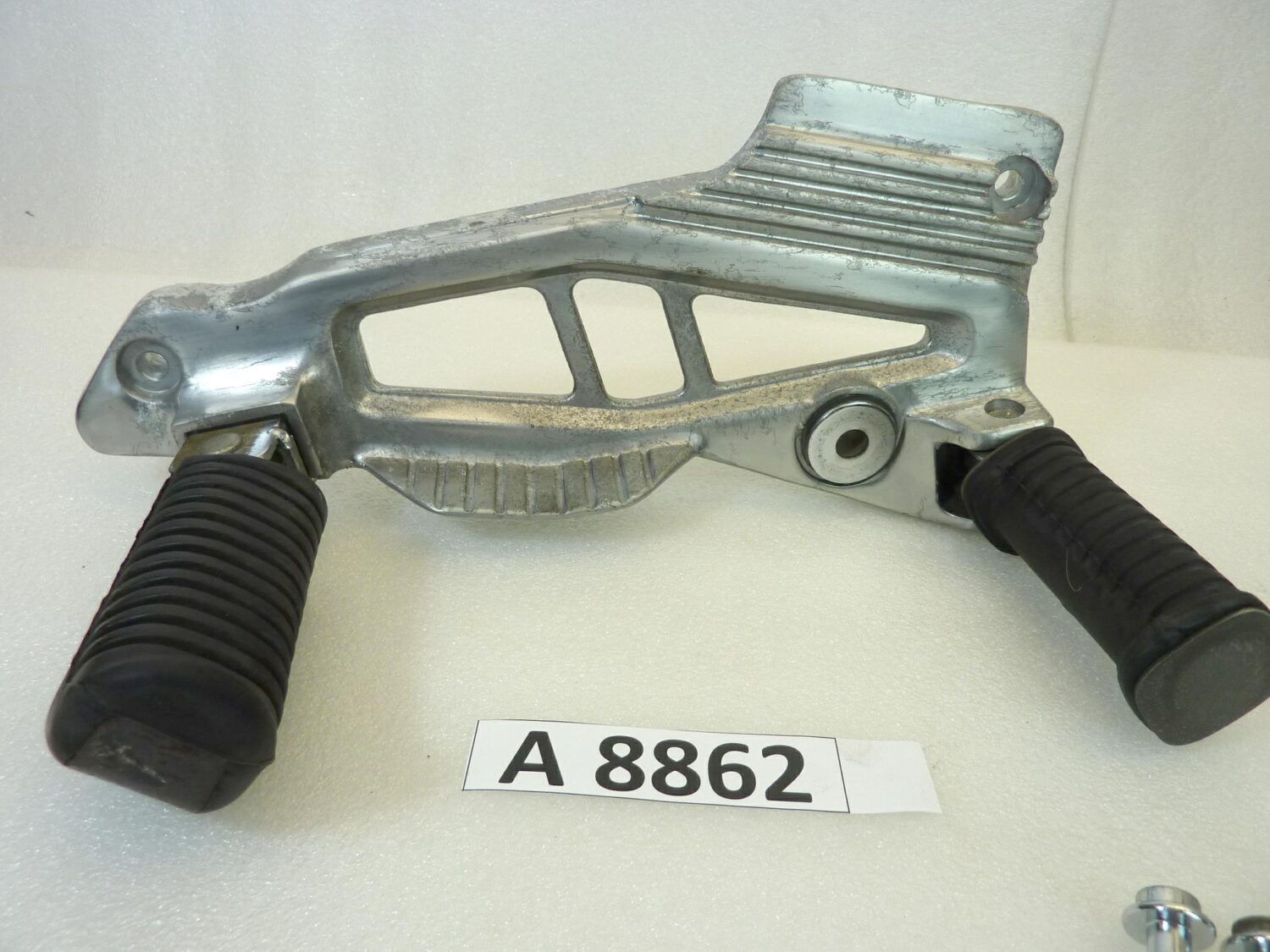 Staffa pedane poggiapiedi sinistra Yamaha XJ 600 51J 1984-1991 35J01 - immagine 2