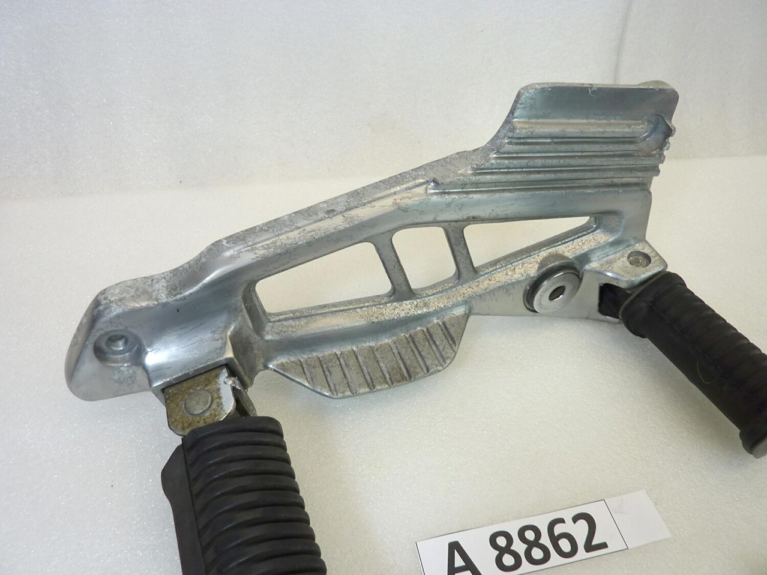 Staffa pedane poggiapiedi sinistra Yamaha XJ 600 51J 1984-1991 35J01 - immagine 3