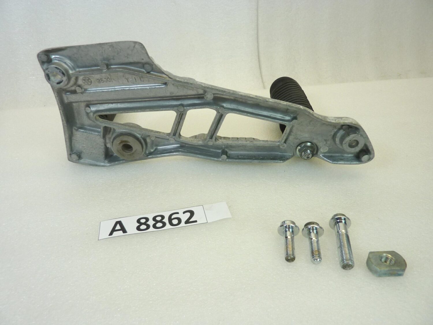 Staffa pedane poggiapiedi sinistra Yamaha XJ 600 51J 1984-1991 35J01 - immagine 9