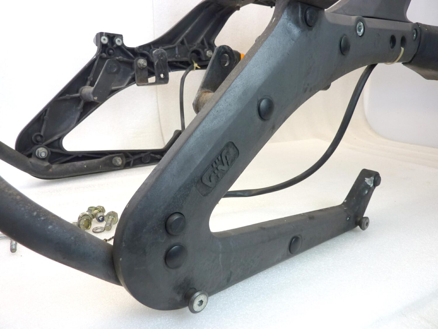 Kit Givi per borse Yamaha XJ 600 51J 1984-1991 valige laterali e top case 0809000686 piastra staffe completo di frecce Monokey - immagine 2