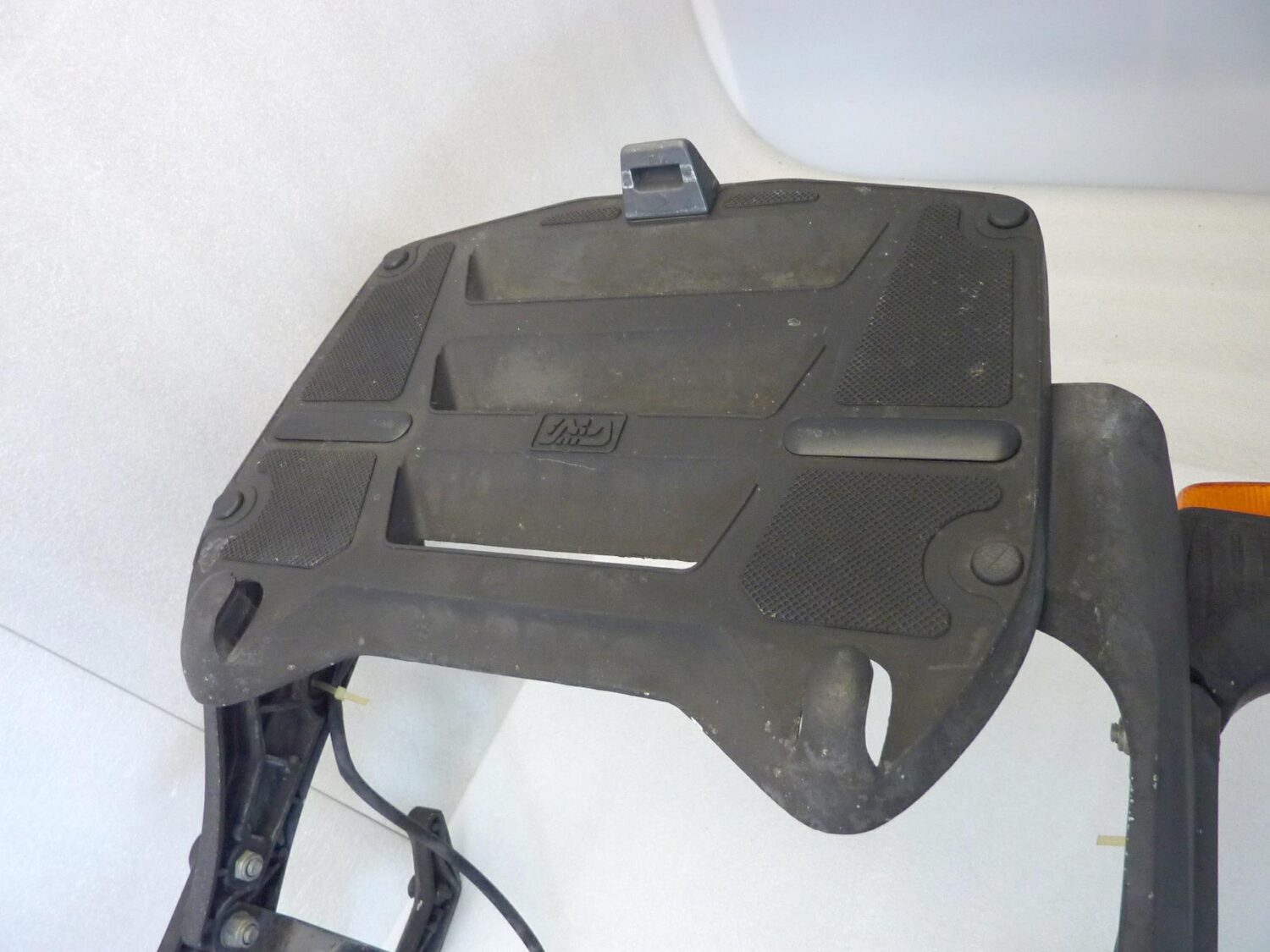 Kit Givi per borse Yamaha XJ 600 51J 1984-1991 valige laterali e top case 0809000686 piastra staffe completo di frecce Monokey - immagine 5