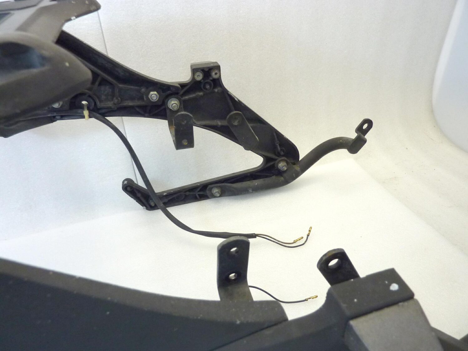 Kit Givi per borse Yamaha XJ 600 51J 1984-1991 valige laterali e top case 0809000686 piastra staffe completo di frecce Monokey - immagine 15