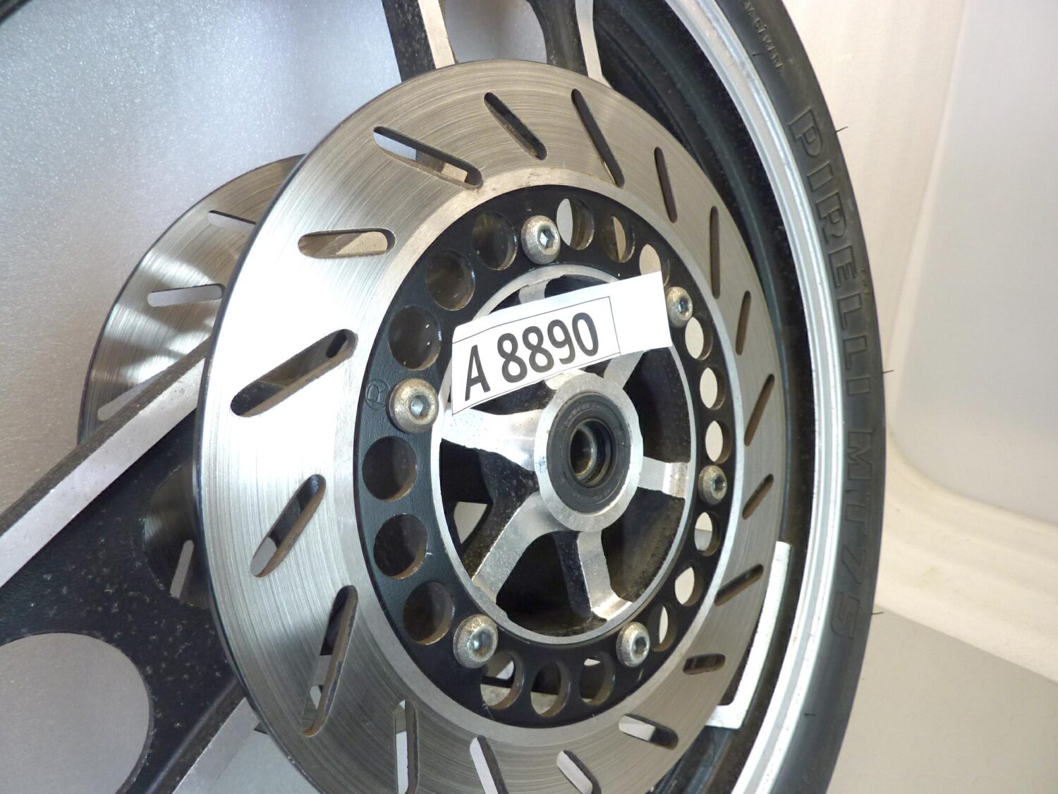 Ruota anteriore Yamaha XJ 600 51J 1984-1991 cerchio ruota anteriore con dischi freno spessore 5,30 mm - immagine 5