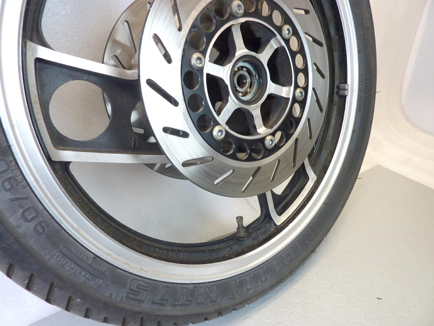 Ruota anteriore Yamaha XJ 600 51J 1984-1991 cerchio ruota anteriore con dischi freno spessore 5,30 mm - immagine 11