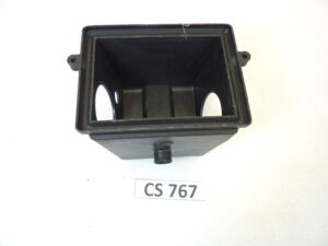 Parte posteriore filtro Guzzi Le Mans 3 4 California 2 3 1000 GT S SP 850 T5 cod 28114350 collettore aspirazione compatibile con    Moto Guzzi 1000 Cali. 2 (948 ccm, 1982 - 1987)
Moto Guzzi 1000 Cali. 3 1.Serie (948 ccm, 1987 - 1987)
Moto Guzzi 1000 Cali. 3 2.Serie (948 ccm, 1988 - 1990)
Moto Guzzi 1000 Cali. 3 C (948 ccm, 1990 - 1990)
Moto Guzzi 1000 Cali. 3 Caren. Inj. (948 ccm, 1990 - 1992)
Moto Guzzi 1000 LM (1000 ccm, 1990 - 1994)
Moto Guzzi 1000 LM 4 (948 ccm, 1985 - 1987)
Moto Guzzi 1000 LM 5 (948 ccm, 1988 - 1992)
Moto Guzzi 1000 Mille GT 1.Serie (948 ccm, 1987 - 1990)
Moto Guzzi 1000 Mille GT 2.Serie (948 ccm, 1991 - 1994)
Moto Guzzi 1000 S 1.Serie (948 ccm, 1990 - 1992)
Moto Guzzi 1000 S 2.Serie (948 ccm, 1993 - 1993)
Moto Guzzi 1000 SP 2 (948 ccm, 1984 - 1987)
Moto Guzzi 1000 SP 3 (948 ccm, 1988 - 1996)
Moto Guzzi 1000 Strada (948 ccm, 1994 - 1995)
Moto Guzzi 850 LM 3 (844 ccm, 1981 - 1983)
Moto Guzzi 850 T 5 1. Serie (844 ccm, 1983 - 1984)
Moto Guzzi 850 T 5 Polizia (844 ccm, 1983 - 1989)
Moto Guzzi 850 T 5 Rundsch. (844 ccm, 1985 - 1988)
