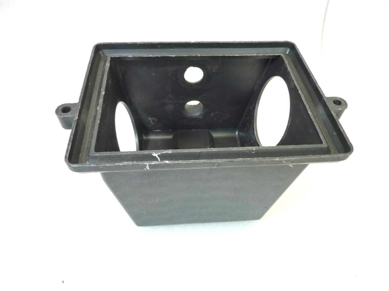 Parte posteriore filtro Guzzi Le Mans 3 4 California 2 3 1000 GT S SP 850 T5 cod 28114350 collettore aspirazione compatibile con Moto Guzzi 1000 Cali. 2 (948 ccm, 1982 - 1987)
Moto Guzzi 1000 Cali. 3 1.Serie (948 ccm, 1987 - 1987)
Moto Guzzi 1000 Cali. 3 2.Serie (948 ccm, 1988 - 1990)
Moto Guzzi 1000 Cali. 3 C (948 ccm, 1990 - 1990)
Moto Guzzi 1000 Cali. 3 Caren. Inj. (948 ccm, 1990 - 1992)
Moto Guzzi 1000 LM (1000 ccm, 1990 - 1994)
Moto Guzzi 1000 LM 4 (948 ccm, 1985 - 1987)
Moto Guzzi 1000 LM 5 (948 ccm, 1988 - 1992)
Moto Guzzi 1000 Mille GT 1.Serie (948 ccm, 1987 - 1990)
Moto Guzzi 1000 Mille GT 2.Serie (948 ccm, 1991 - 1994)
Moto Guzzi 1000 S 1.Serie (948 ccm, 1990 - 1992)
Moto Guzzi 1000 S 2.Serie (948 ccm, 1993 - 1993)
Moto Guzzi 1000 SP 2 (948 ccm, 1984 - 1987)
Moto Guzzi 1000 SP 3 (948 ccm, 1988 - 1996)
Moto Guzzi 1000 Strada (948 ccm, 1994 - 1995)
Moto Guzzi 850 LM 3 (844 ccm, 1981 - 1983)
Moto Guzzi 850 T 5 1. Serie (844 ccm, 1983 - 1984)
Moto Guzzi 850 T 5 Polizia (844 ccm, 1983 - 1989)
Moto Guzzi 850 T 5 Rundsch. (844 ccm, 1985 - 1988) - immagine 4