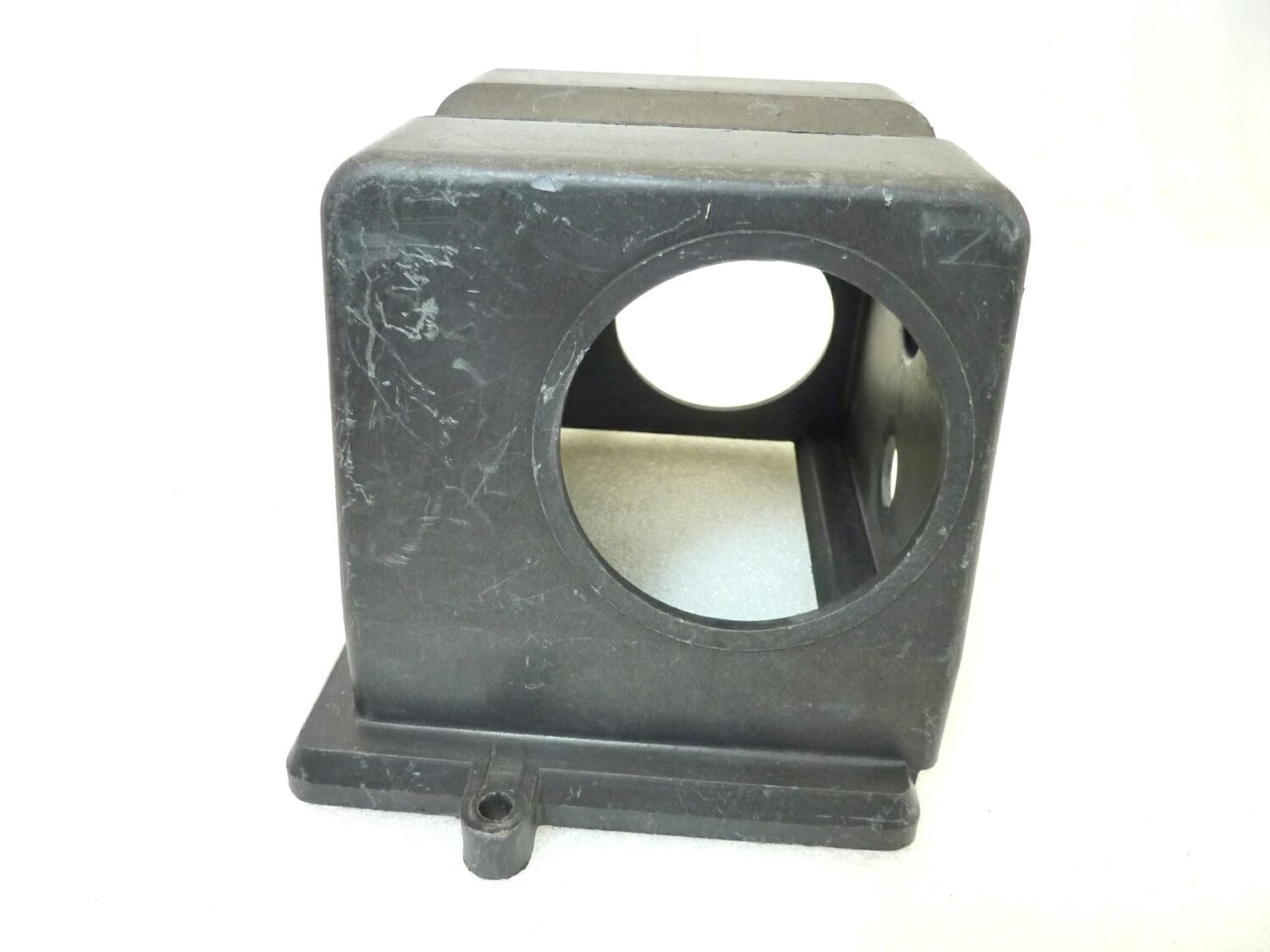 Parte posteriore filtro Guzzi Le Mans 3 4 California 2 3 1000 GT S SP 850 T5 cod 28114350 collettore aspirazione compatibile con Moto Guzzi 1000 Cali. 2 (948 ccm, 1982 - 1987)
Moto Guzzi 1000 Cali. 3 1.Serie (948 ccm, 1987 - 1987)
Moto Guzzi 1000 Cali. 3 2.Serie (948 ccm, 1988 - 1990)
Moto Guzzi 1000 Cali. 3 C (948 ccm, 1990 - 1990)
Moto Guzzi 1000 Cali. 3 Caren. Inj. (948 ccm, 1990 - 1992)
Moto Guzzi 1000 LM (1000 ccm, 1990 - 1994)
Moto Guzzi 1000 LM 4 (948 ccm, 1985 - 1987)
Moto Guzzi 1000 LM 5 (948 ccm, 1988 - 1992)
Moto Guzzi 1000 Mille GT 1.Serie (948 ccm, 1987 - 1990)
Moto Guzzi 1000 Mille GT 2.Serie (948 ccm, 1991 - 1994)
Moto Guzzi 1000 S 1.Serie (948 ccm, 1990 - 1992)
Moto Guzzi 1000 S 2.Serie (948 ccm, 1993 - 1993)
Moto Guzzi 1000 SP 2 (948 ccm, 1984 - 1987)
Moto Guzzi 1000 SP 3 (948 ccm, 1988 - 1996)
Moto Guzzi 1000 Strada (948 ccm, 1994 - 1995)
Moto Guzzi 850 LM 3 (844 ccm, 1981 - 1983)
Moto Guzzi 850 T 5 1. Serie (844 ccm, 1983 - 1984)
Moto Guzzi 850 T 5 Polizia (844 ccm, 1983 - 1989)
Moto Guzzi 850 T 5 Rundsch. (844 ccm, 1985 - 1988) - immagine 8