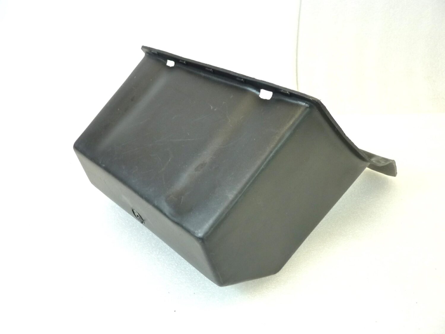 Cassetto portaoggetti Guzzi 850 T5 sotto sella GU28479600 vano porta utensili - immagine 5