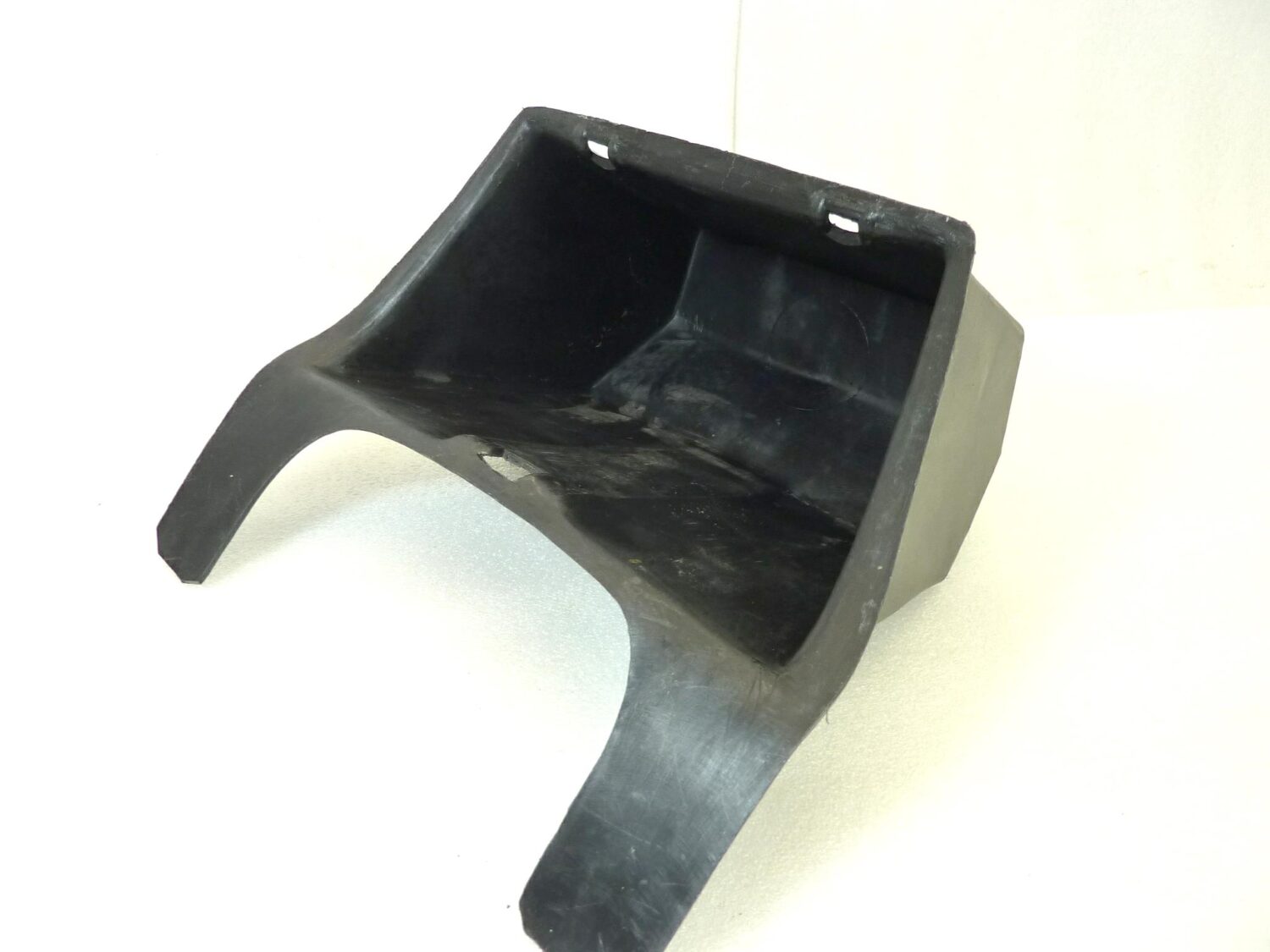 Cassetto portaoggetti Guzzi 850 T5 sotto sella GU28479600 vano porta utensili - immagine 10