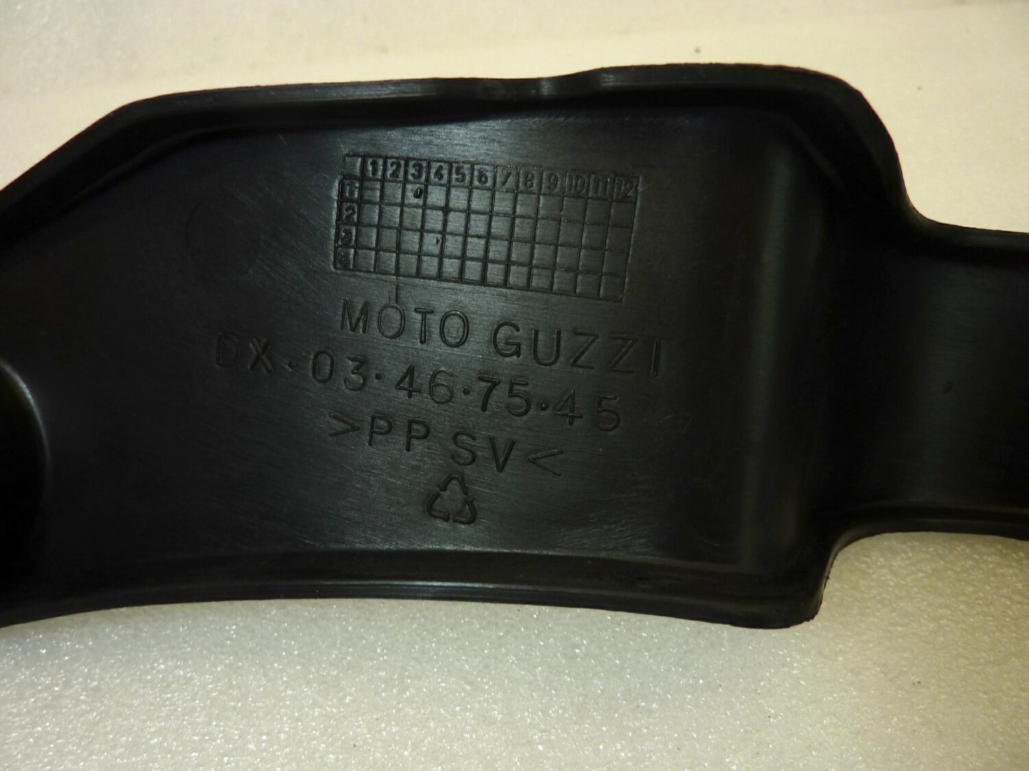 Copri ammortizzatore destro Guzzi California 1 2 cod 03467545 - immagine 10