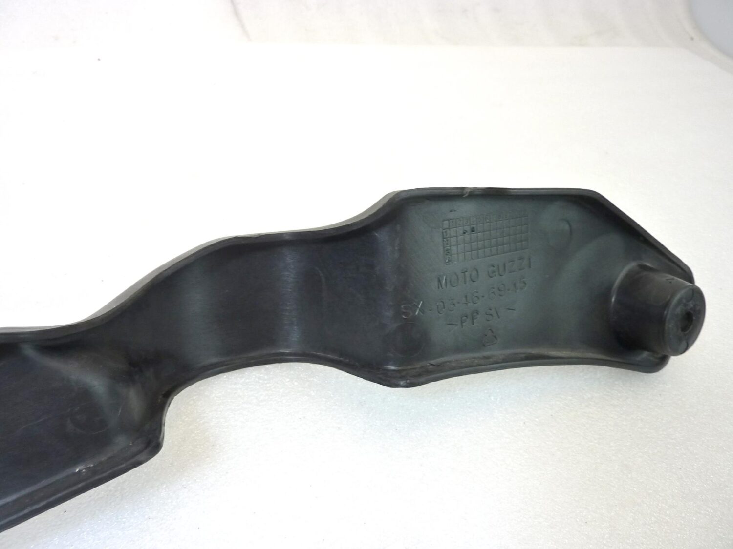 Copri ammortizzatore posteriore sinistro Guzzi California cod 03466945 - immagine 10