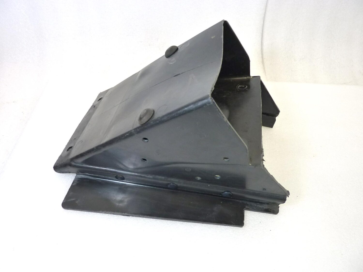Sottocoda vano portaoggetti Guzzi V75 PA 1992 - 1996 probabile compatibilità V35 GU20438720 GU23438690 - immagine 2