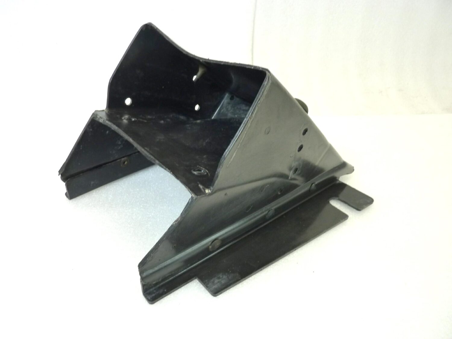 Sottocoda vano portaoggetti Guzzi V75 PA 1992 - 1996 probabile compatibilità V35 GU20438720 GU23438690 - immagine 3