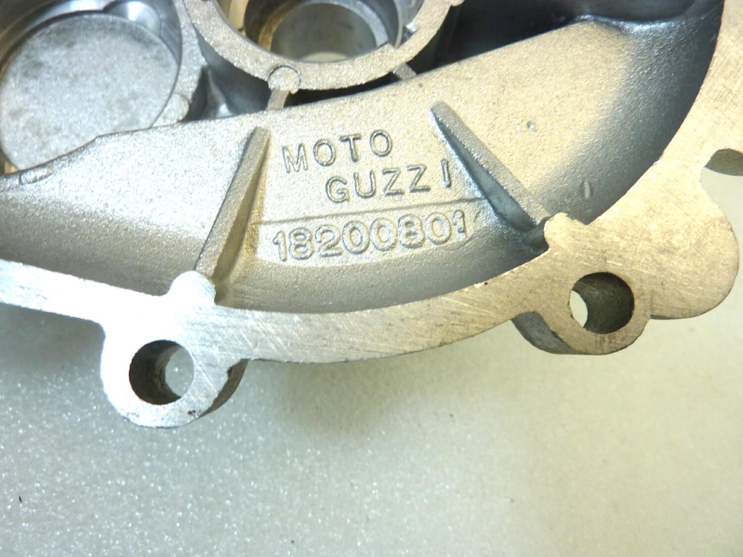 Coperchio carter scatola cambio Guzzi 850 1000 Le Mans 1 T3 GT 1000 California 3 III Quota 1000 cod 18200801 telaio Tonti NUOVO fondo di magazzino - immagine 6