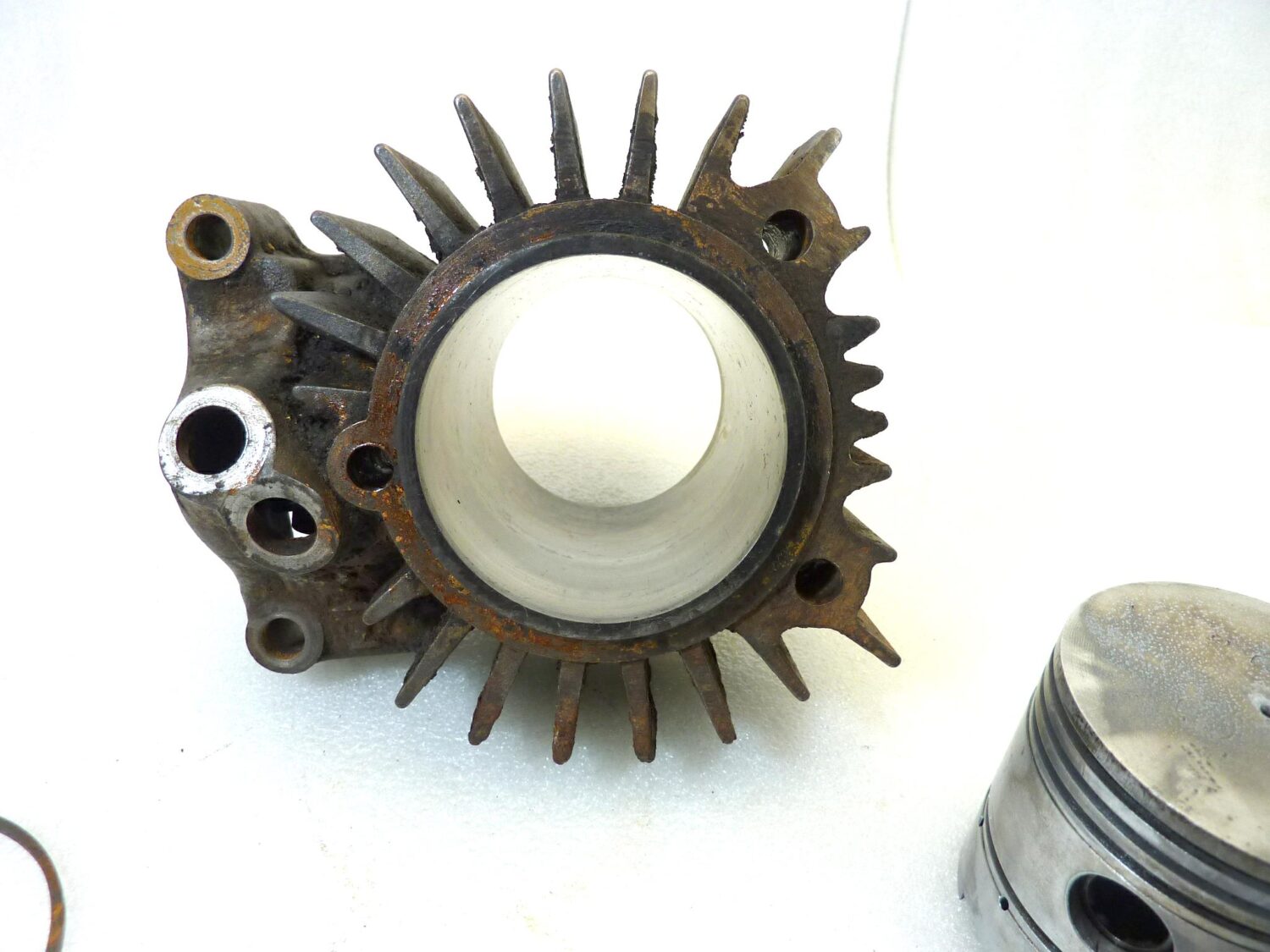 Cilindro pistone Guzzi Galletto 175 diam 65,5 mm ghisa - immagine 8