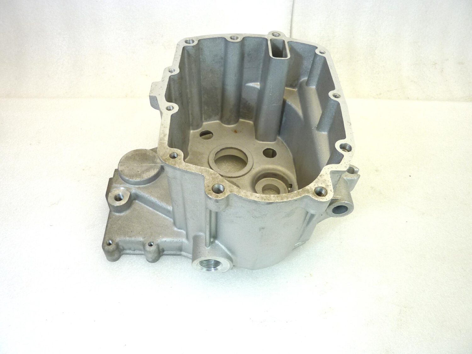 Scatola cambio basamento Guzzi V35 V50 cod 19200220 NUOVO fondo di magazzino - immagine 3