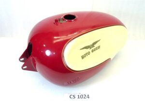 Serbatoio benzina Guzzi vari modelli epoca senza tappo larghezza canale anteriore 40 mm - posteriore 86 mm, luce staffe 29 mm carburante