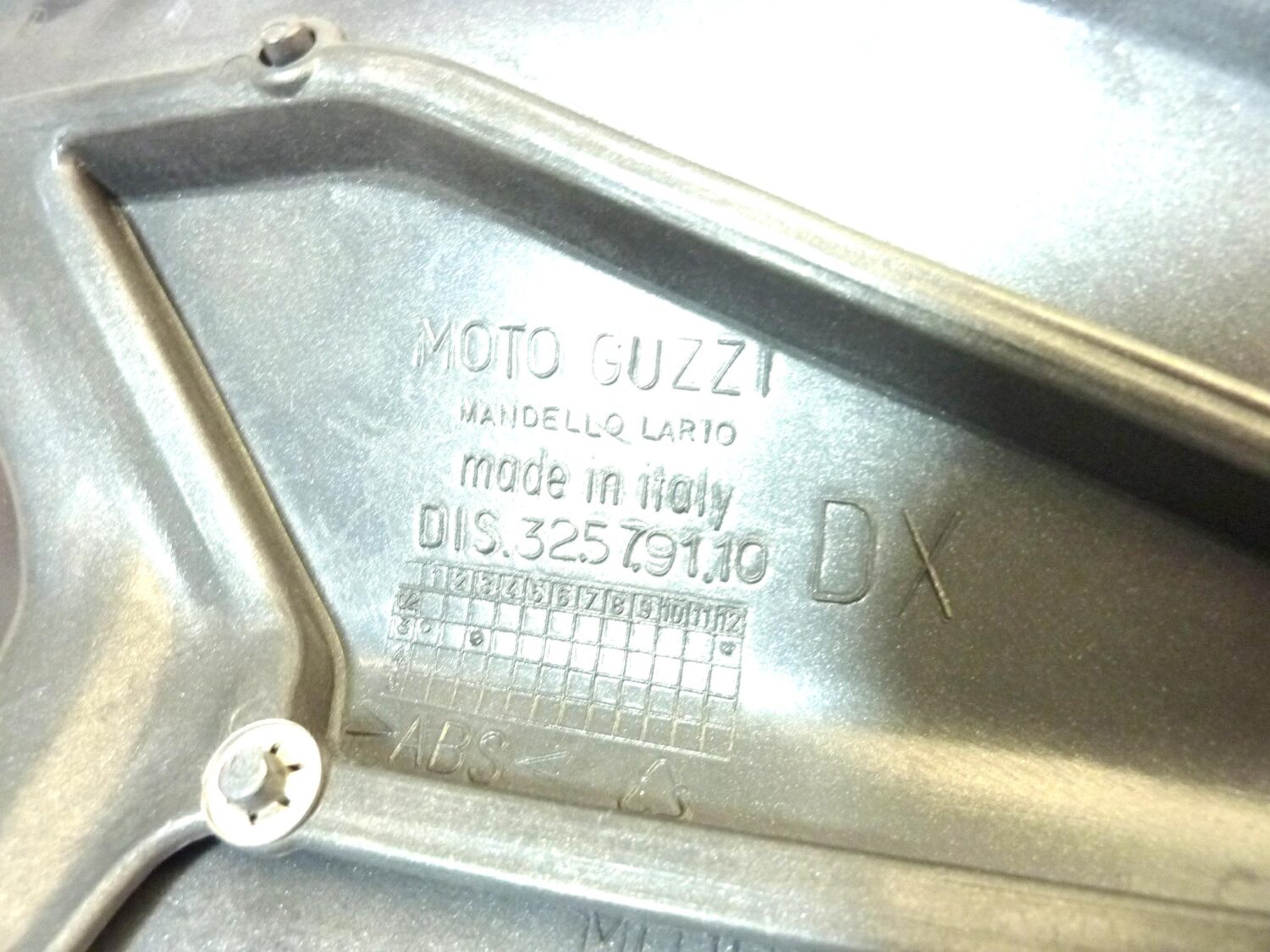 Fiancatina destra Guzzi Breva 750 fianchetto destro cod 32579110 carena - immagine 10