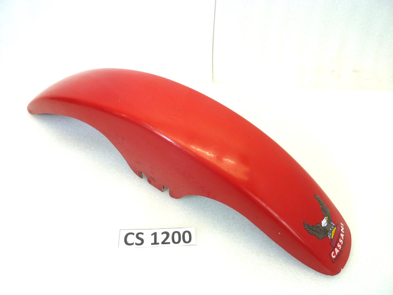 Parafango anteriore V35 V50 V65 vetroresina lunghezza 51 cm - larghezza 9 cm - altezza 11,5 cm - interasse fori 3,5 cm