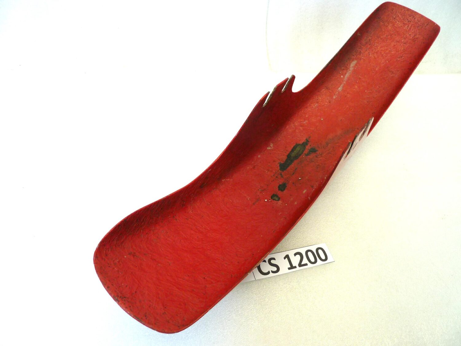 Parafango anteriore V35 V50 V65 vetroresina lunghezza 51 cm - larghezza 9 cm - altezza 11,5 cm - interasse fori 3,5 cm - immagine 9