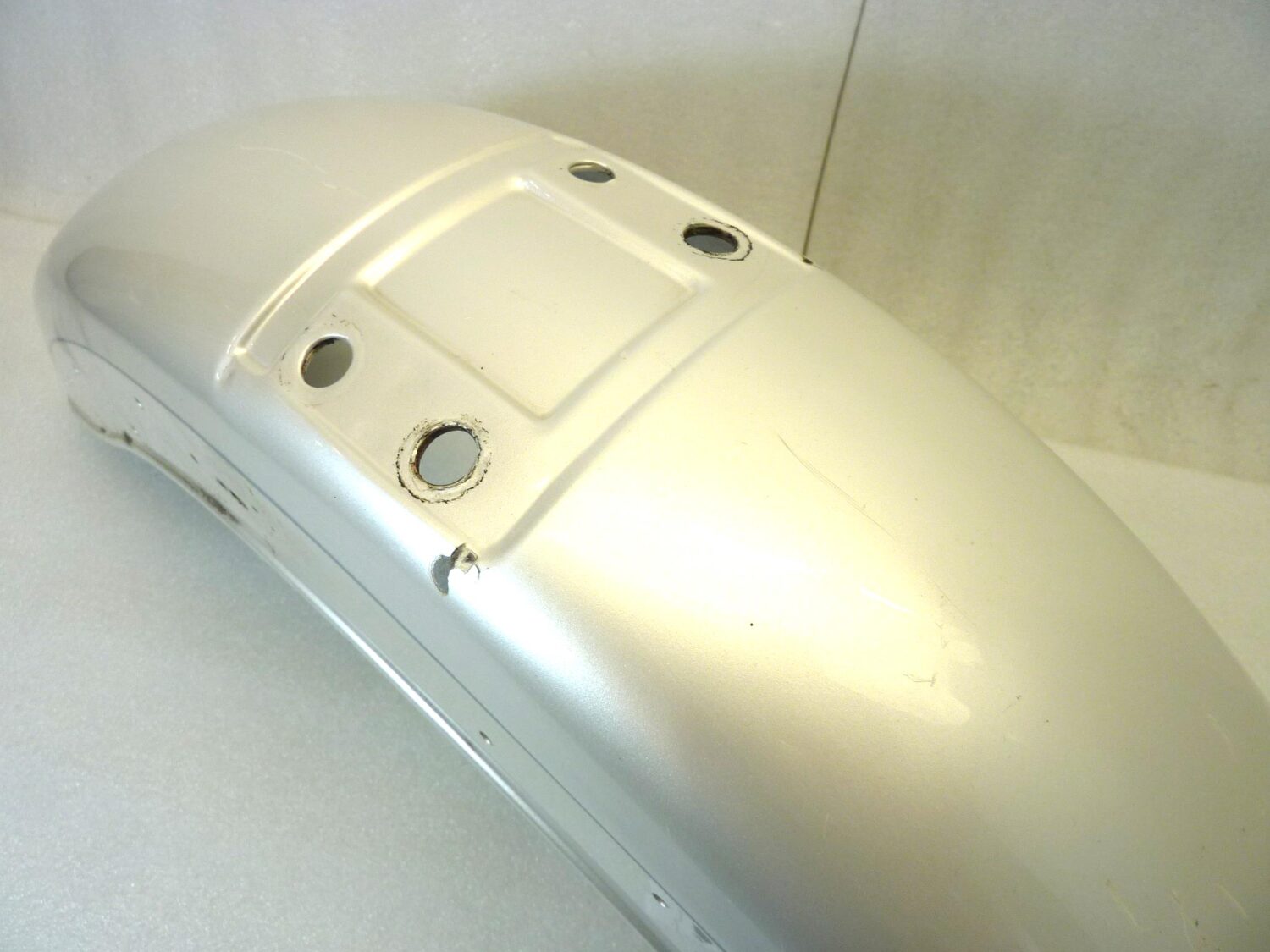 Parafango anteriore Guzzi California 1100 Cali. EV PI (1100 ccm, 2003 - 2005)
Classic-Touring (1064 ccm, 2006 - 2011) EV ie Touring (1100 ccm, 2003 - 2005)
EV Touring/80° (1064 ccm, 2001 - 2002)
Special Sport (1100 ccm, 2001 - 2002) - immagine 13