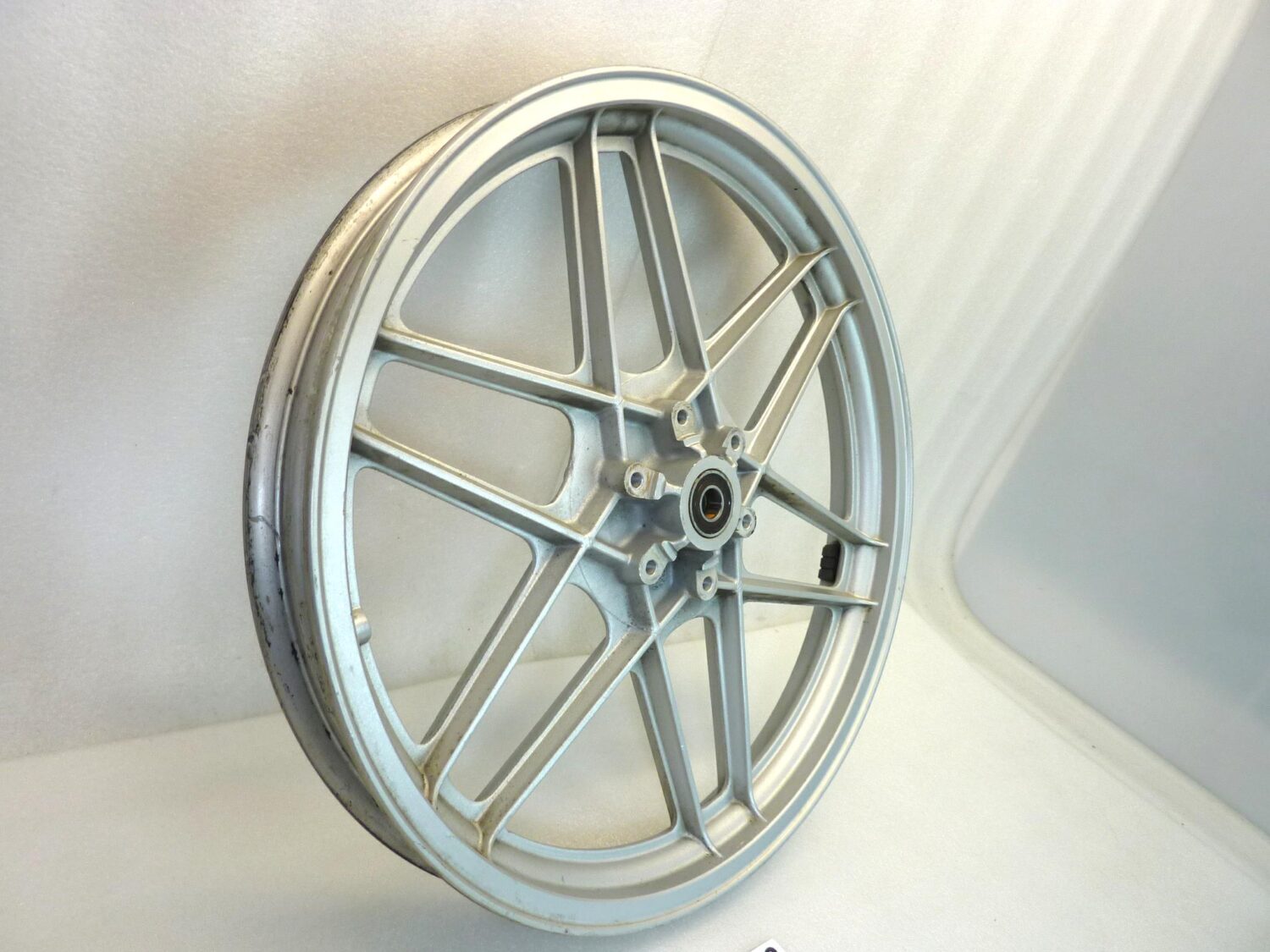 Cerchio anteriore Guzzi V35 V50 2 II 1,85 18 cod GU19610300 GU19610305 vedi foto mozzo ruota - immagine 2