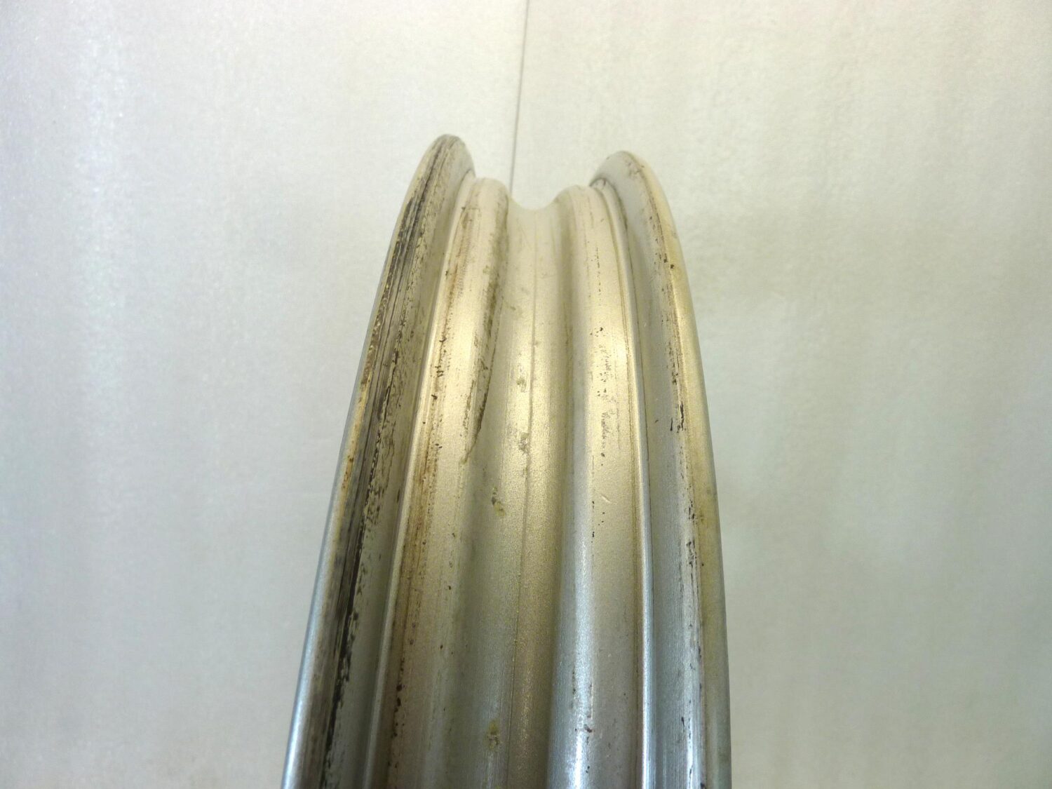 Cerchio anteriore Guzzi V35 V50 2 II 1,85 18 cod GU19610300 GU19610305 vedi foto mozzo ruota - immagine 3