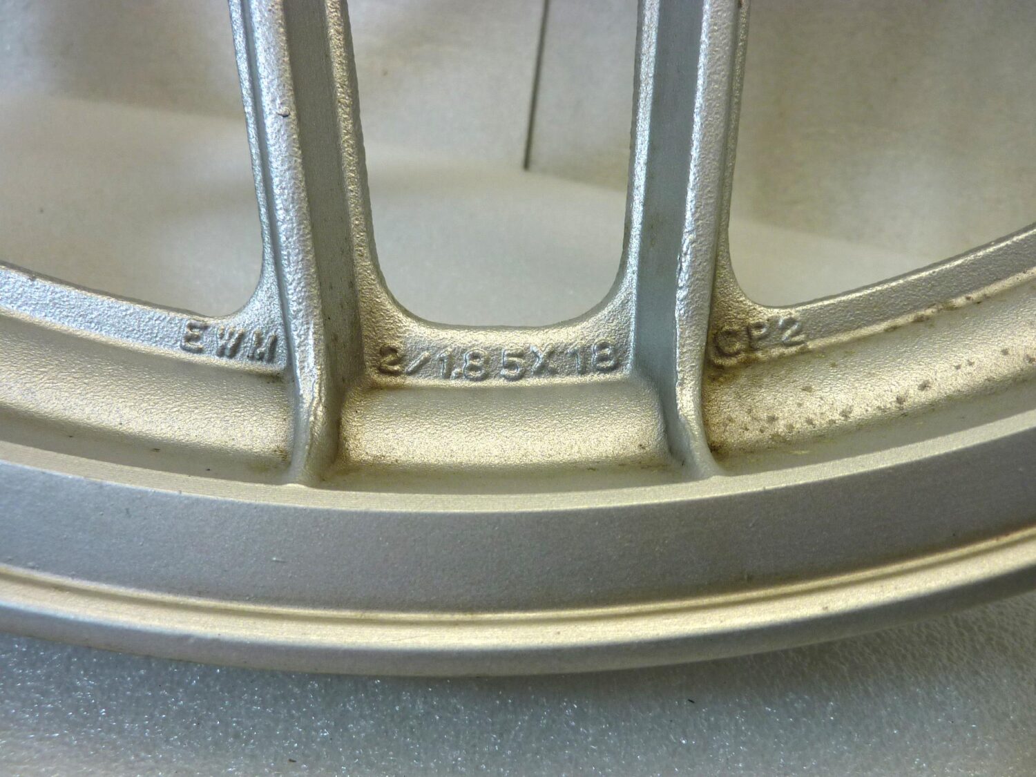 Cerchio anteriore Guzzi V35 V50 2 II 1,85 18 cod GU19610300 GU19610305 vedi foto mozzo ruota - immagine 5