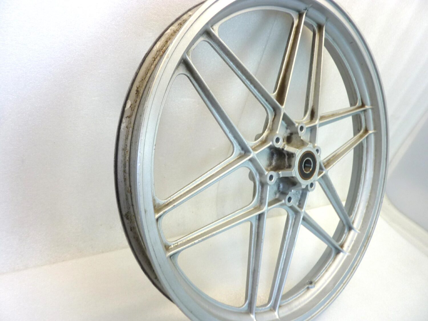 Cerchio anteriore Moto Guzzi V35 V50 2 1,85 x 18 vedi foto mozzo ruota - immagine 2