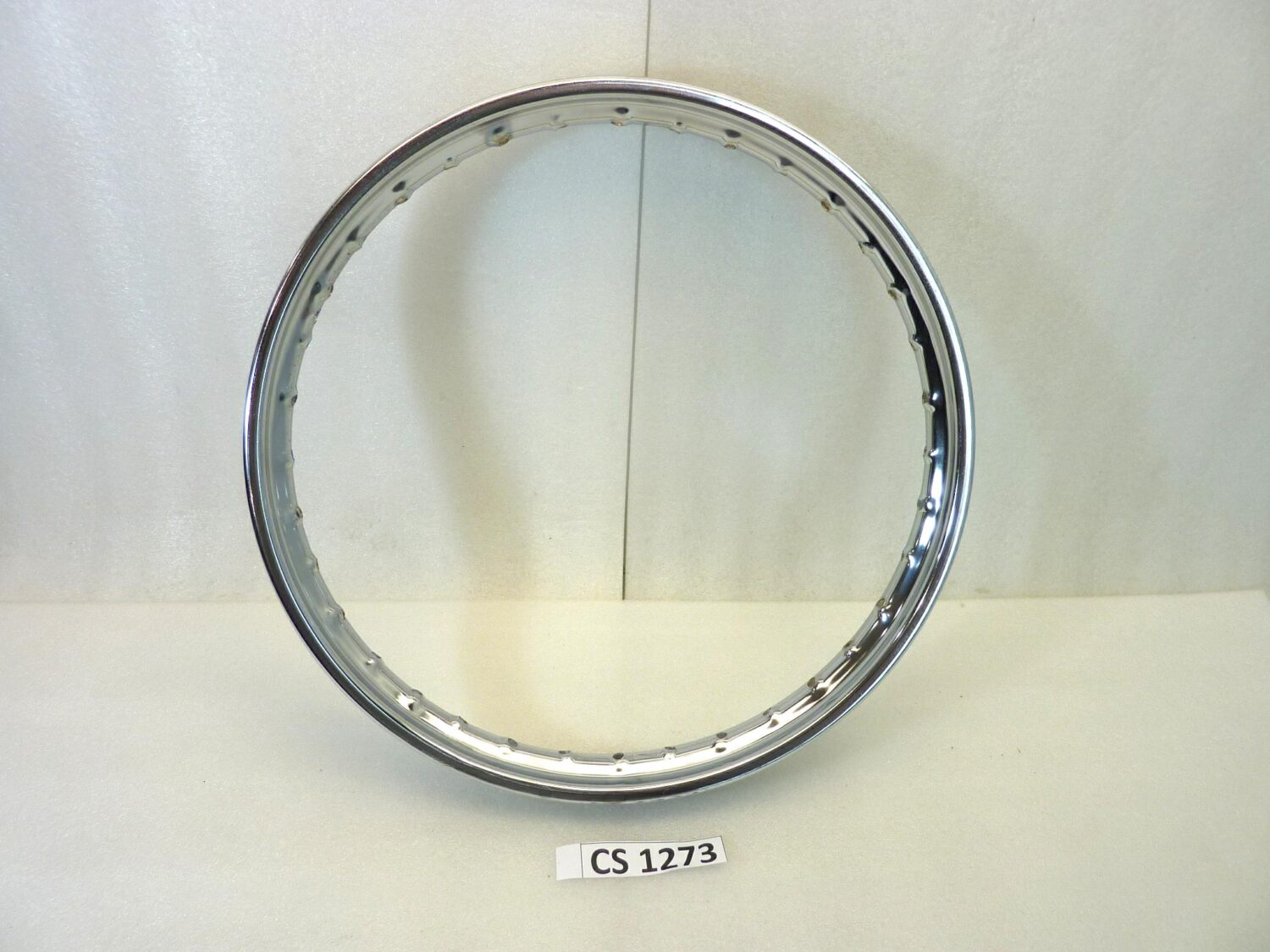 Cerchio Guzzi 16 x 1,50 canale esterno 55 mm interno 38 mm fori 36 ruota Nuovo fondo di magazzino leggi descrizione