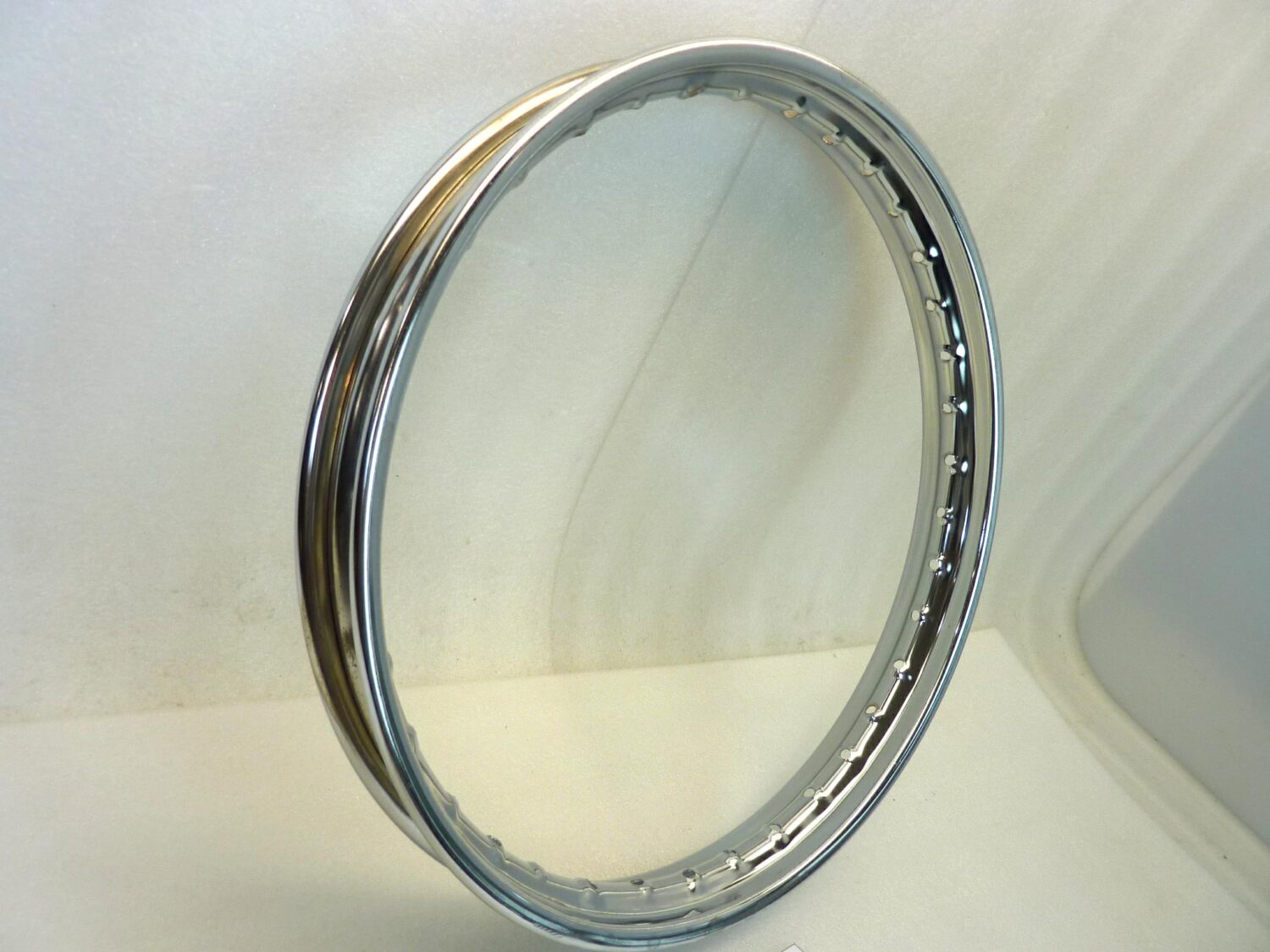 Cerchio Guzzi 16 x 1,50 canale esterno 55 mm interno 38 mm fori 36 ruota Nuovo fondo di magazzino leggi descrizione - immagine 2