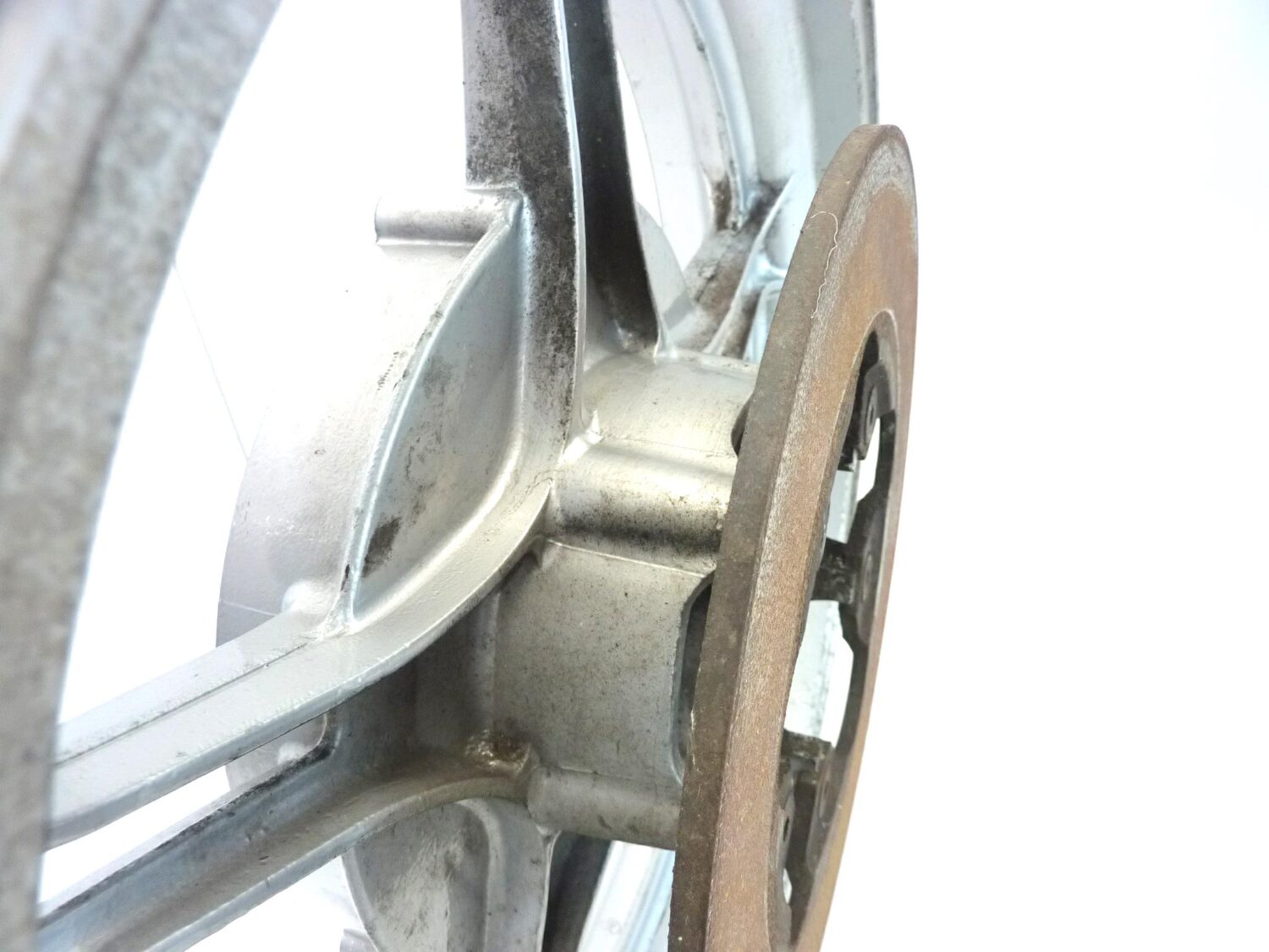 Cerchio posteriore Guzzi 1000 Mille GT 2.Serie (948 ccm, 1991 - 1994) 1000 S 1.Serie (948 ccm, 1990 - 1992) 1000 S 2.Serie (948 ccm, 1993 - 1993) 1000 SP 2 (948 ccm, 1984 - 1987) 1000 Strada (948 ccm, 1994 - 1995) 850 T 5 1. Serie (844 ccm, 1983 - 1984) 850 T 5 Polizia (844 ccm, 1983 - 1989) 850 T 5 Rundsch. (844 ccm, 1985 - 1988) 16 3 x 3,00 H2 con disco spessore 5,55 mm - immagine 11
