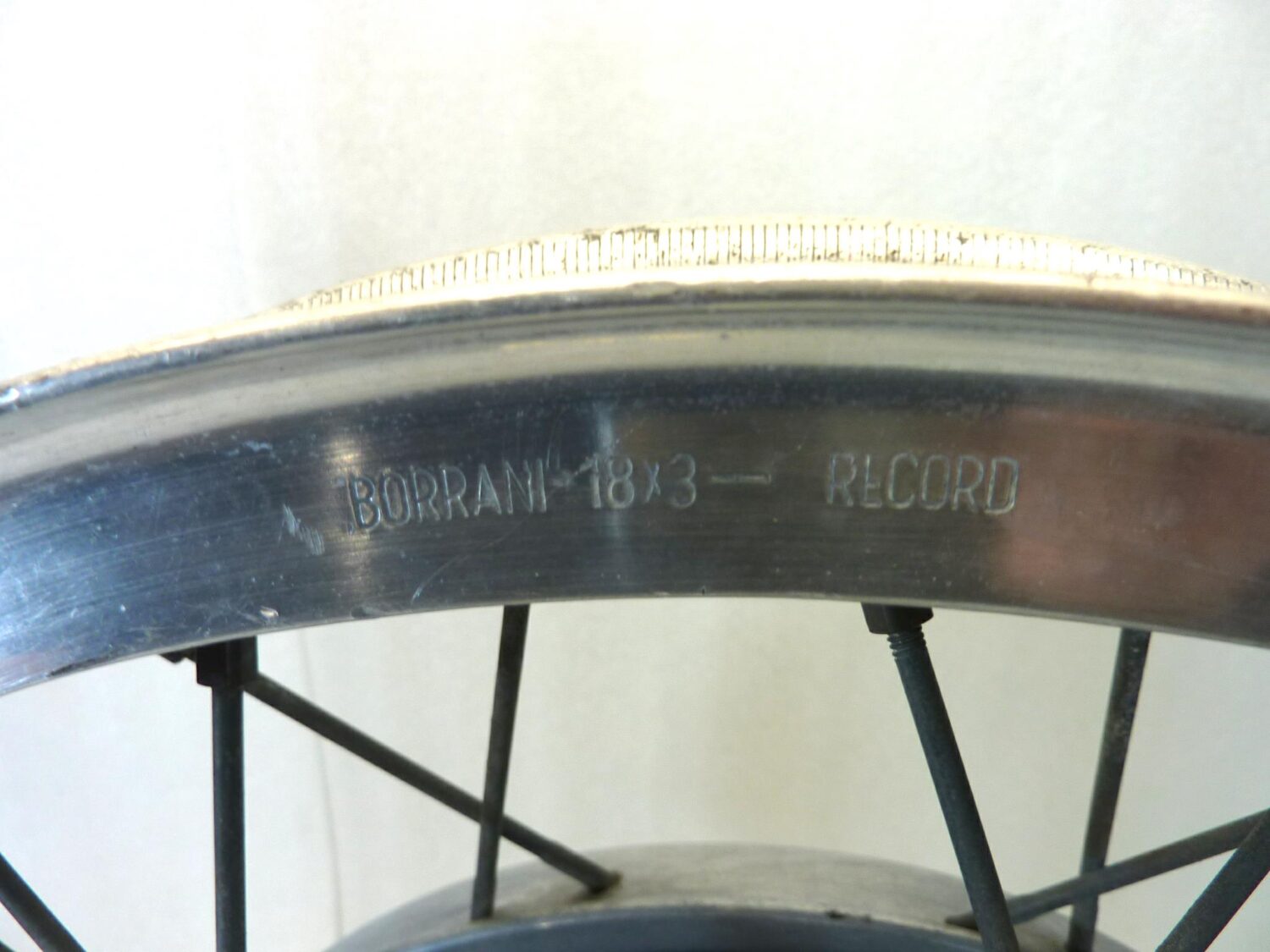 Cerchio anteriore Guzzi V7 850 GT ruota Borrani 18 x 3 RECORD bordo H alluminio canale esterno 74,2 mm interno 54,7 mm - immagine 7